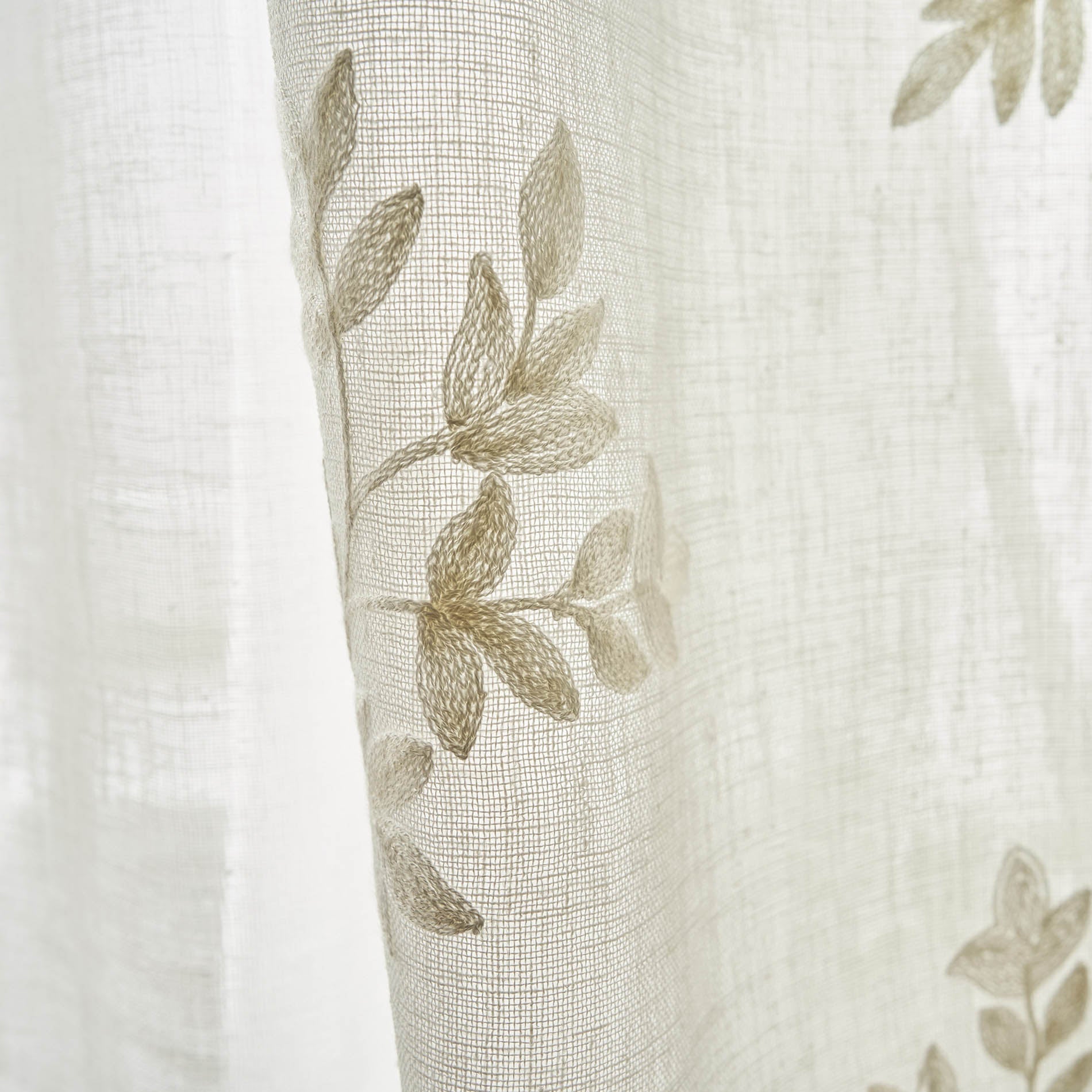 Curtain with studs 140x280cm Leaf Offwhite AW24 532/05