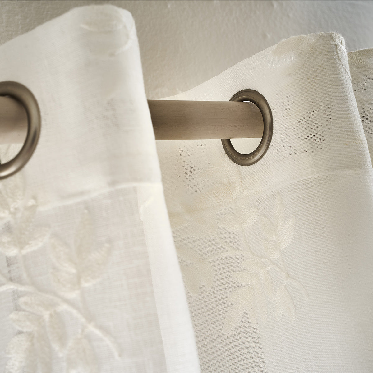 Curtain with studs 140x280cm Leaf Offwhite AW24 532/05