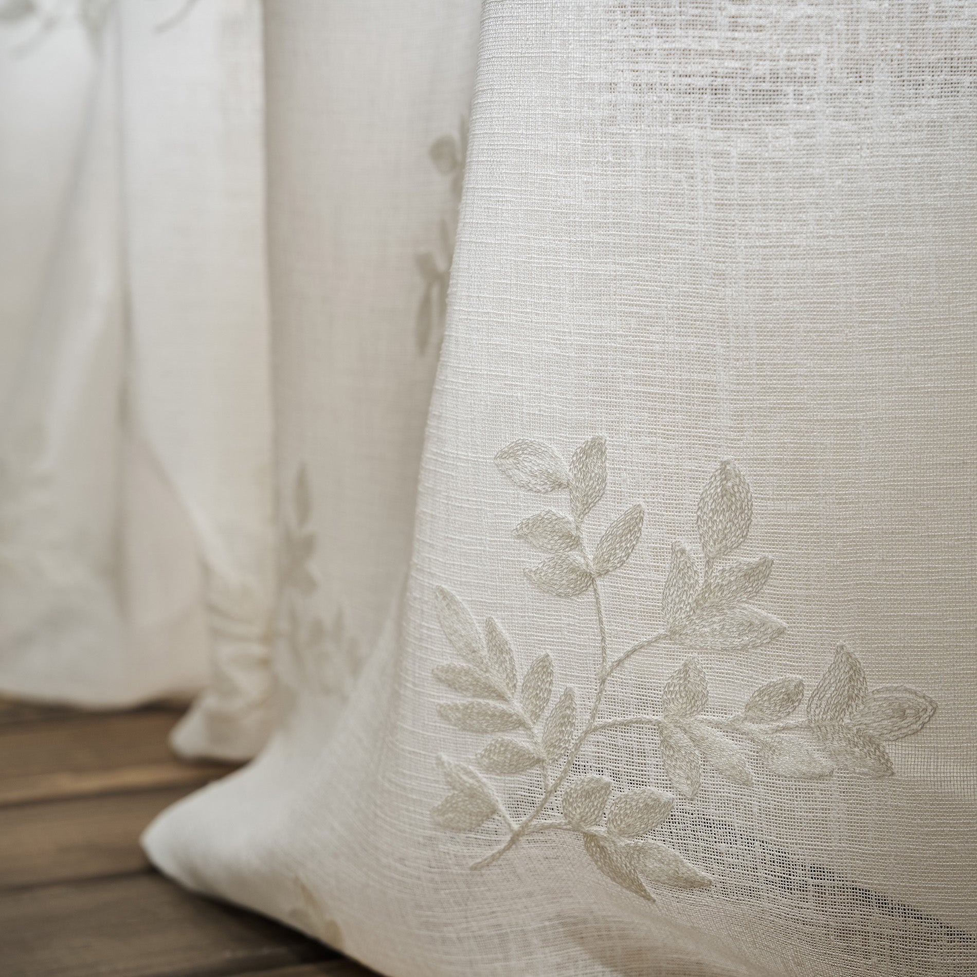 Κουρτίνα με τρουκς 140x280cm Leaf Offwhite SS24 532/05