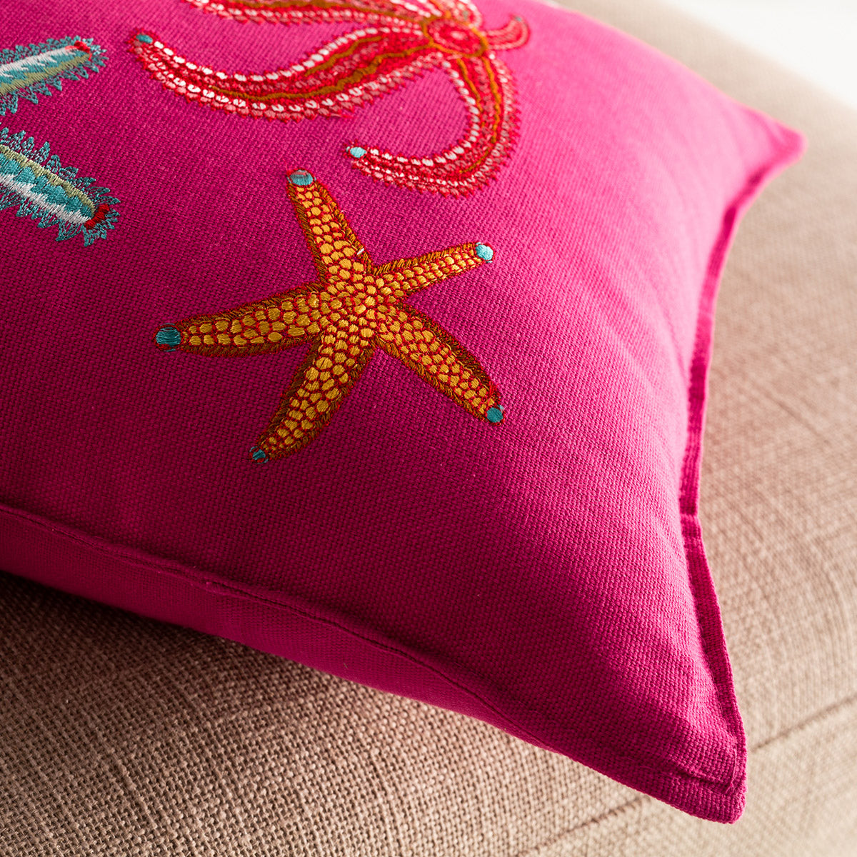 Embroidered pillowcase 43x43cm 778