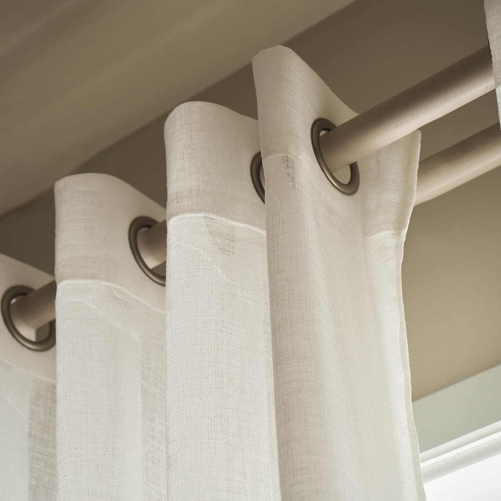 Combe Offwhite 502/05 Curtain with studs