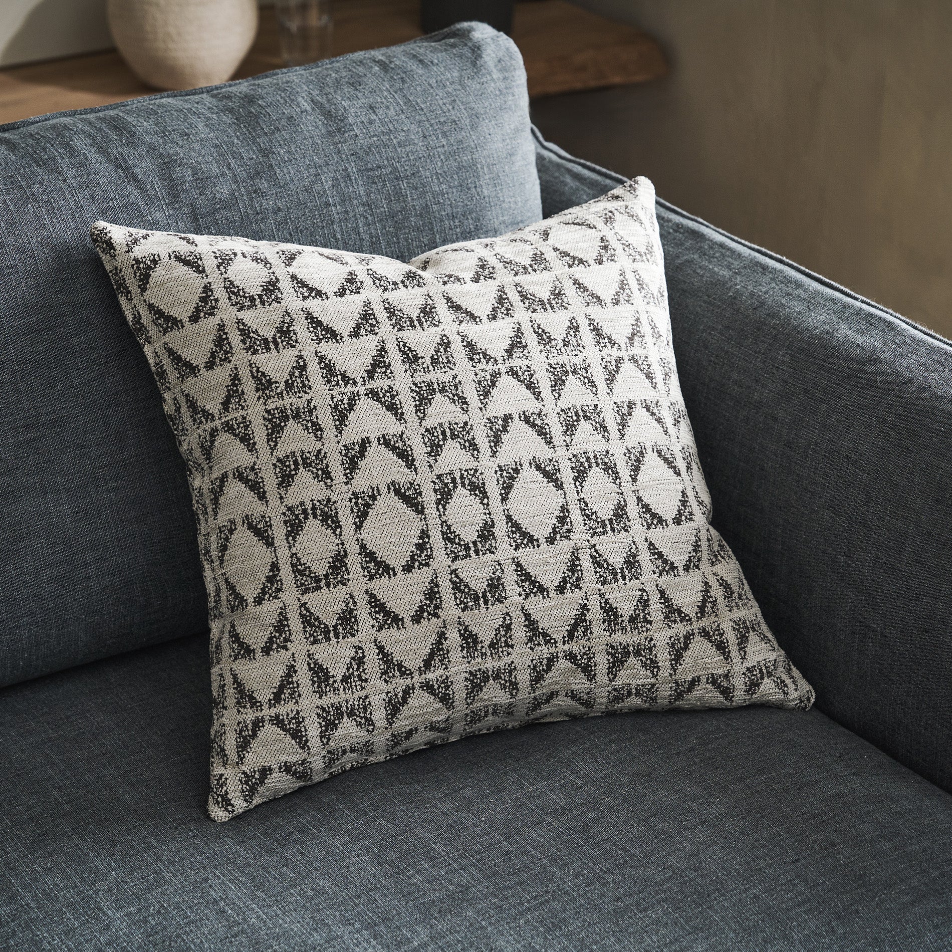 Pillowcase 50x50cm Indira Ecru/Black 258/05