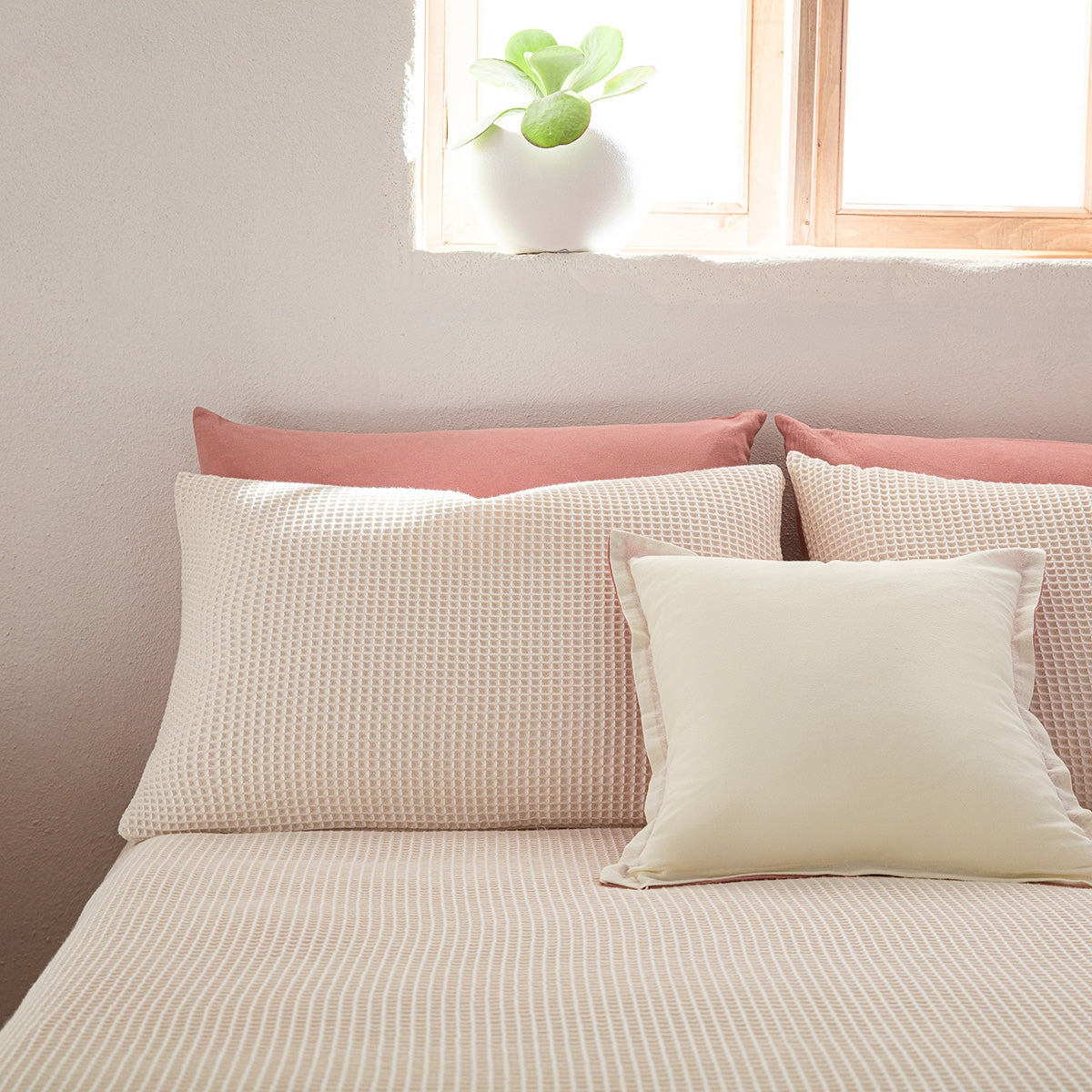 Pillowcase 50x70cm Beehive Vanilla 571/ 05