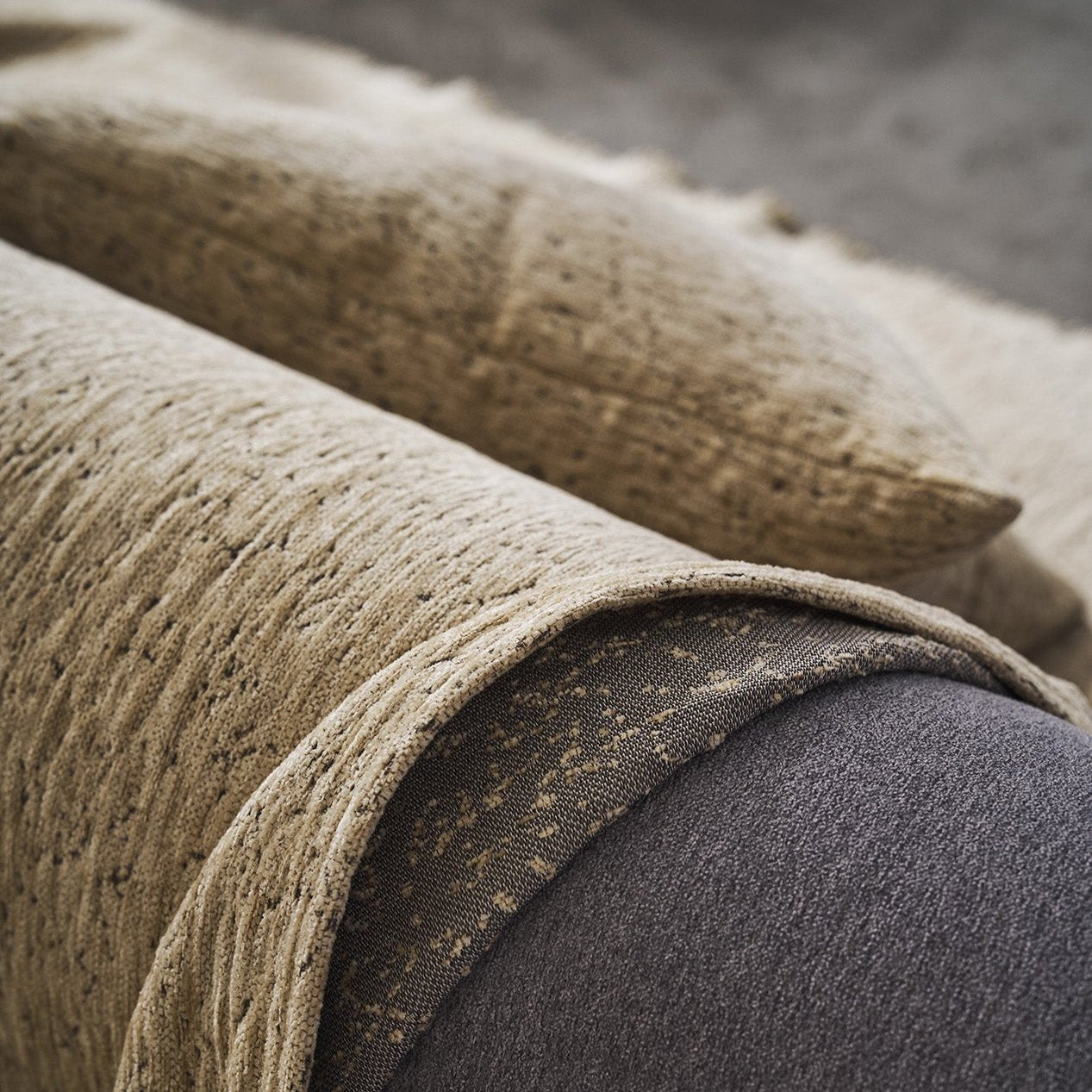 Yrsa Gold Grain Throw 141/04