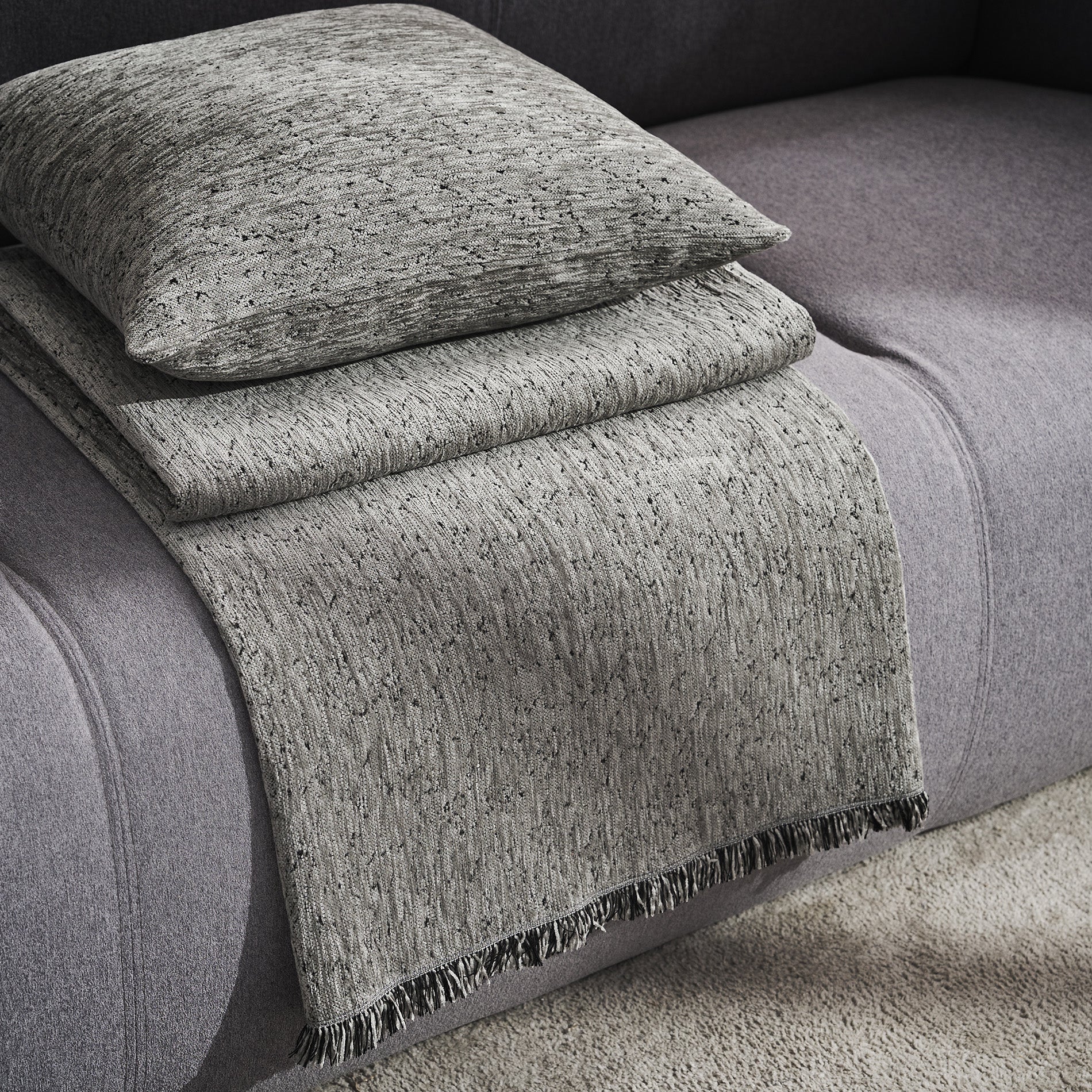 Throw Yrsa Cloud Grey 141/15