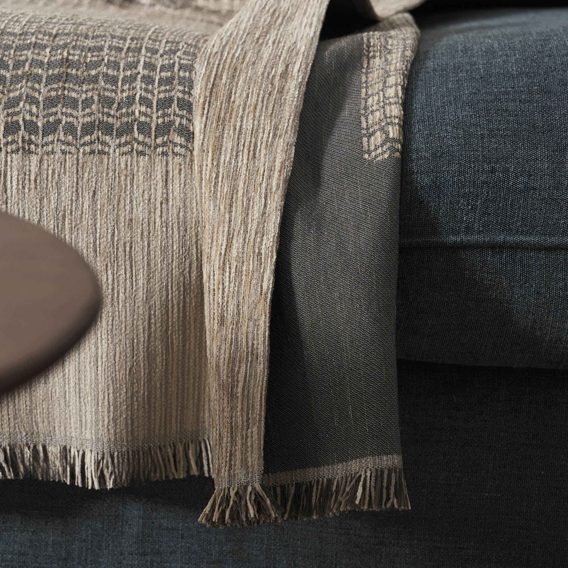 Meadow Throw Ink Grey 160/14
