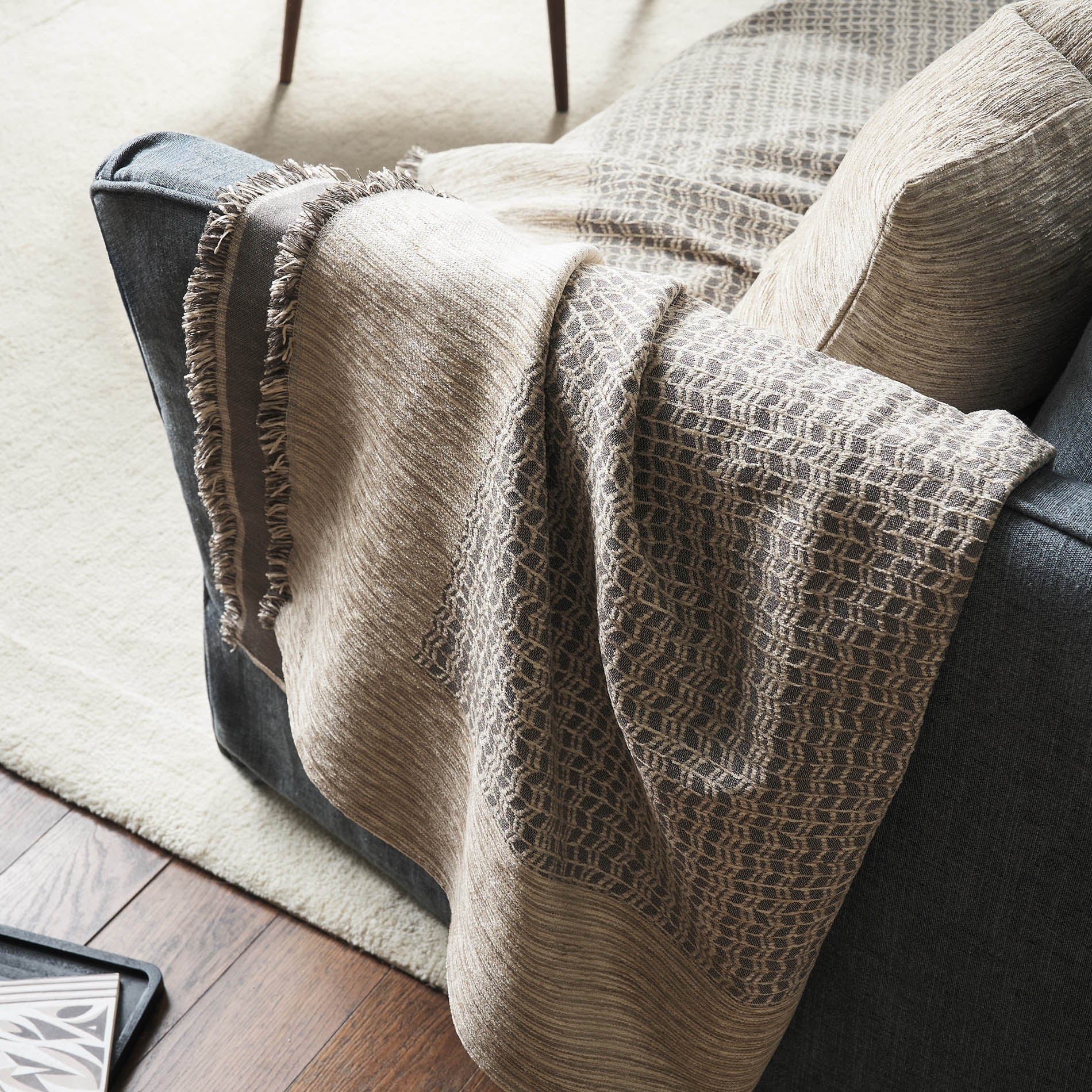 Meadow Throw Ink Grey 160/14