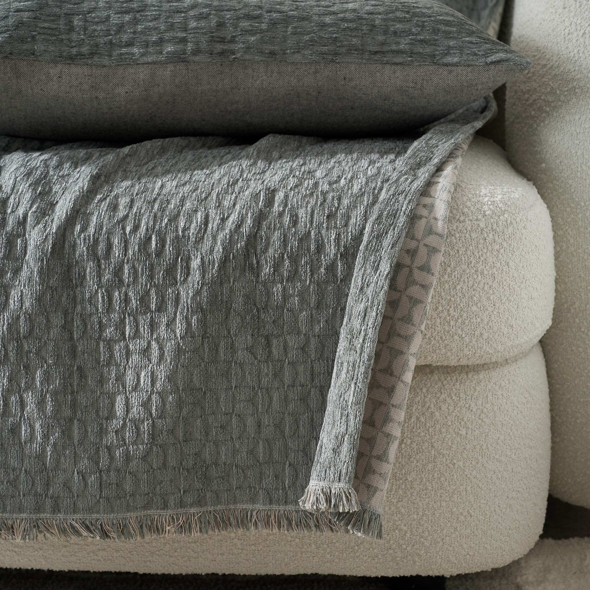 Ondine Weed Grey Throw 184/07
