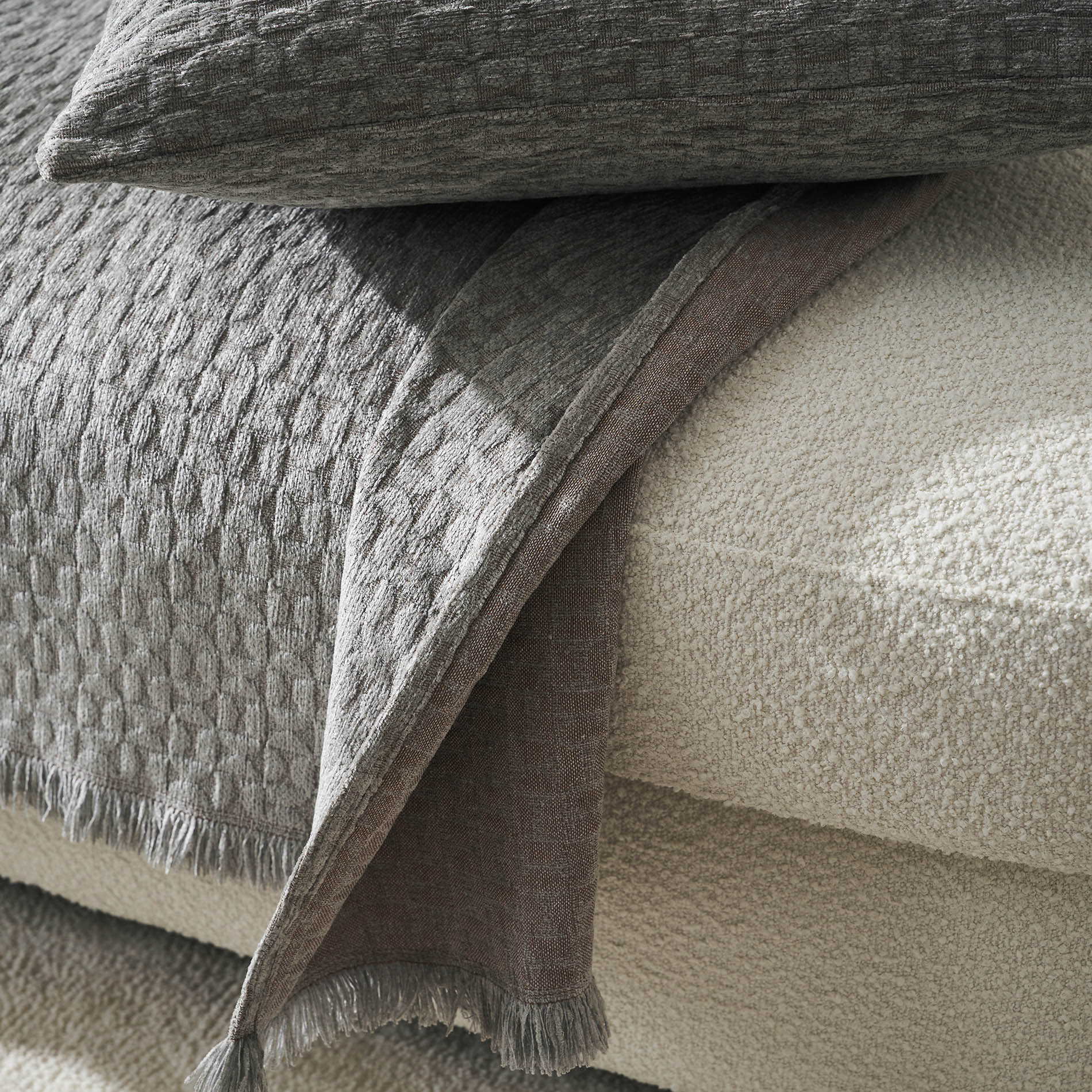 Ondine Throw Silver Grey 184/15