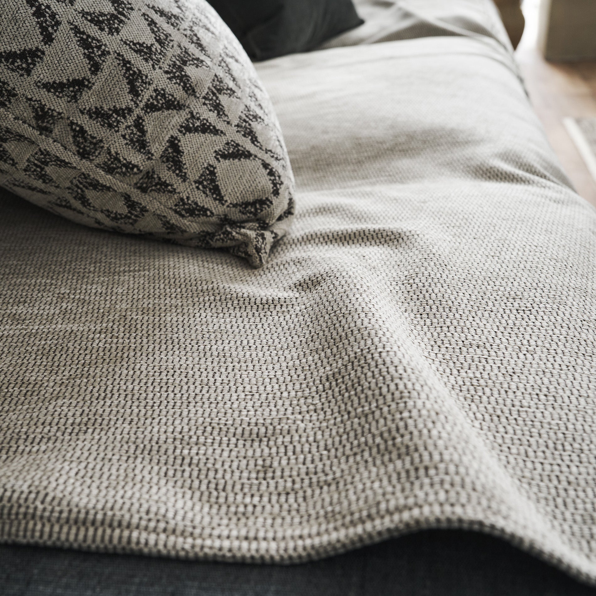 Ριχτάρι Indira Ecru/Black 258/05