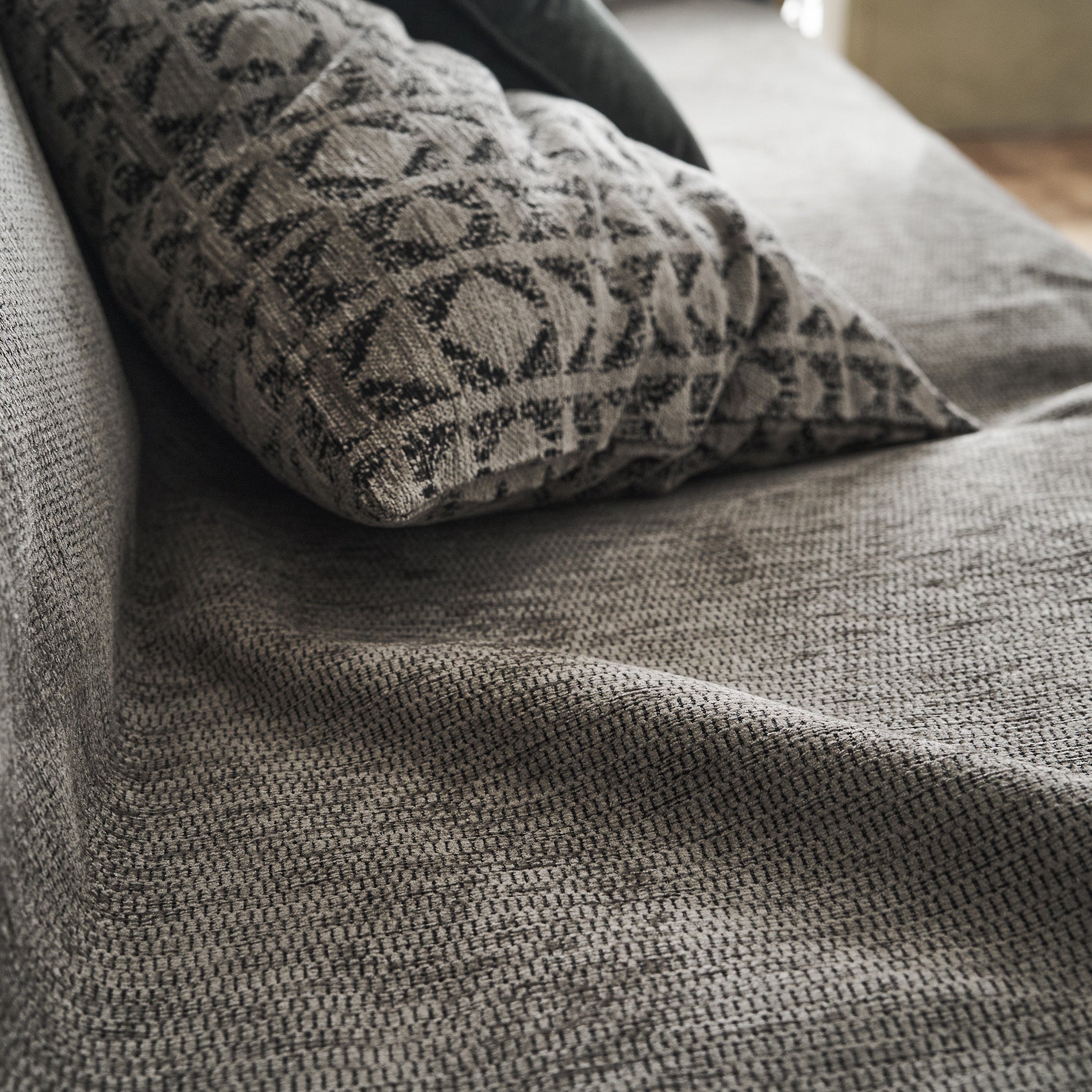 Throw Indira Ash Beige/ Black 258/13