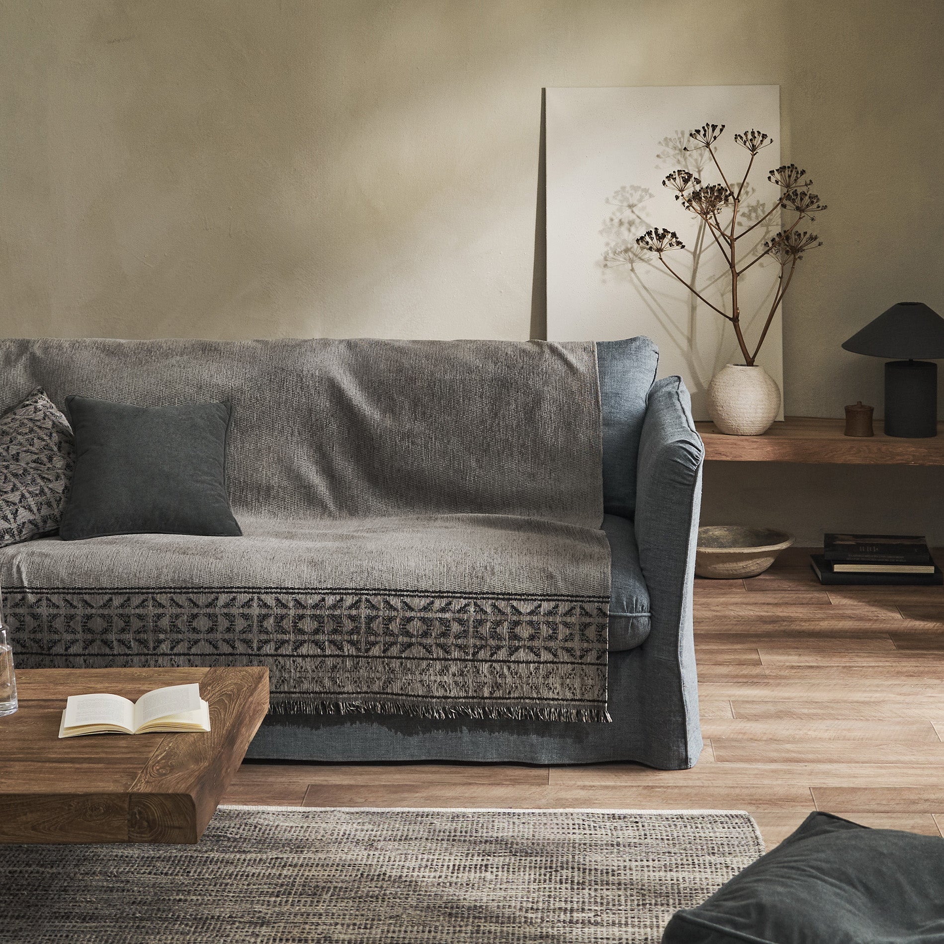 Throw Indira Ash Beige/ Black 258/13