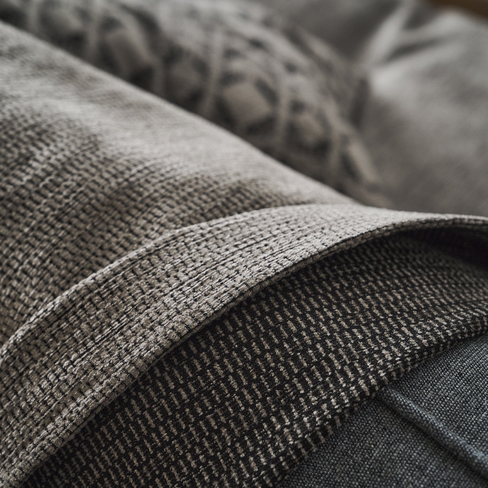 Throw Indira Ash Beige/ Black 258/13