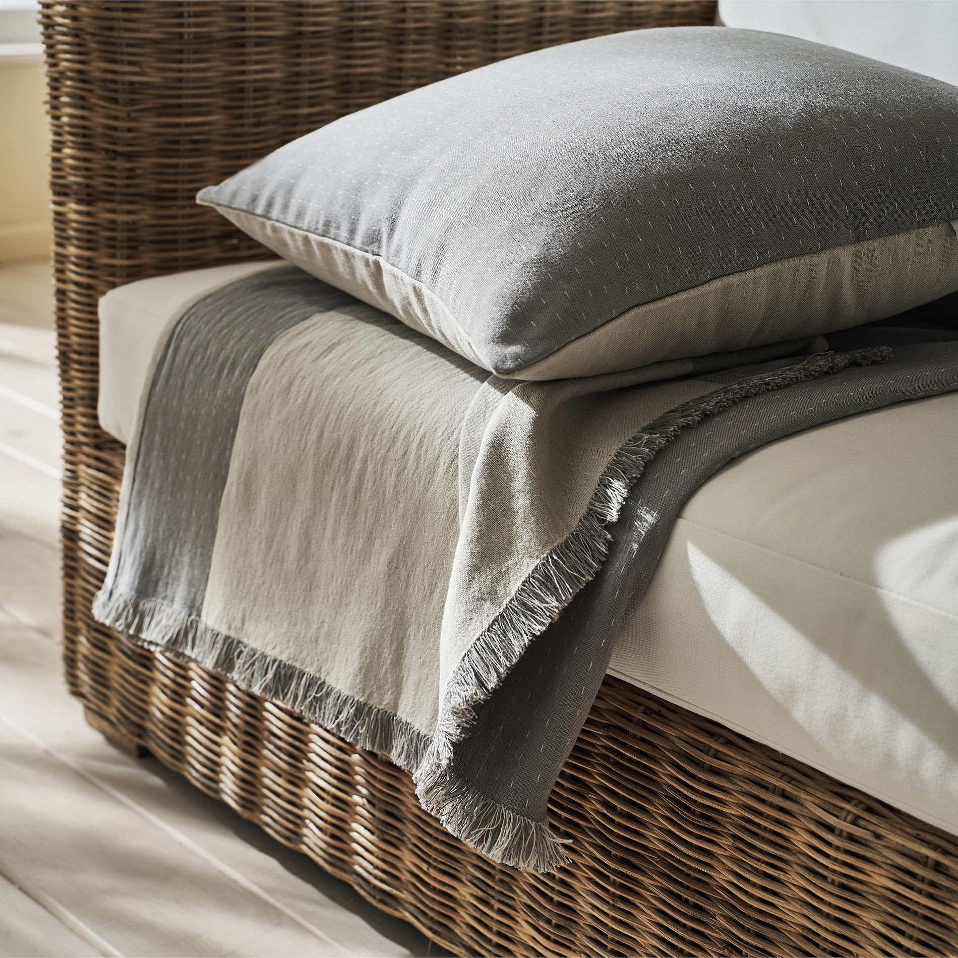 Throw Rukia Sky Grey /Water Grey 269