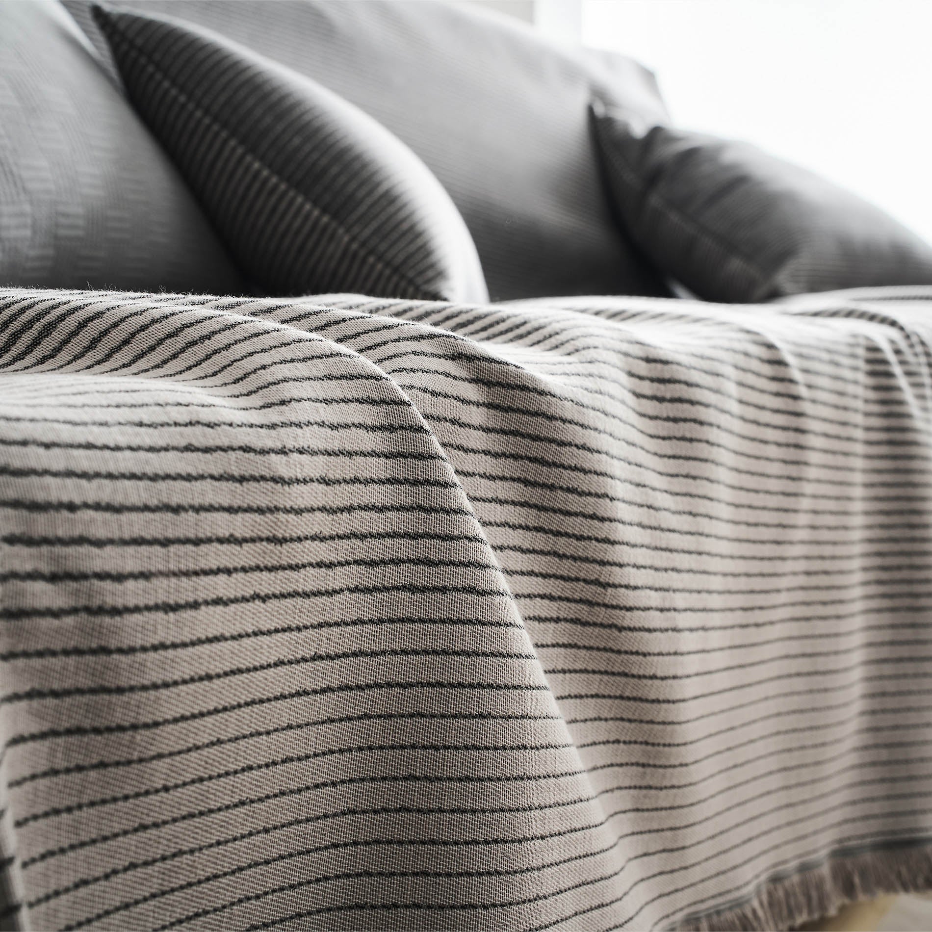 Throw Zebra Rock Grey 302