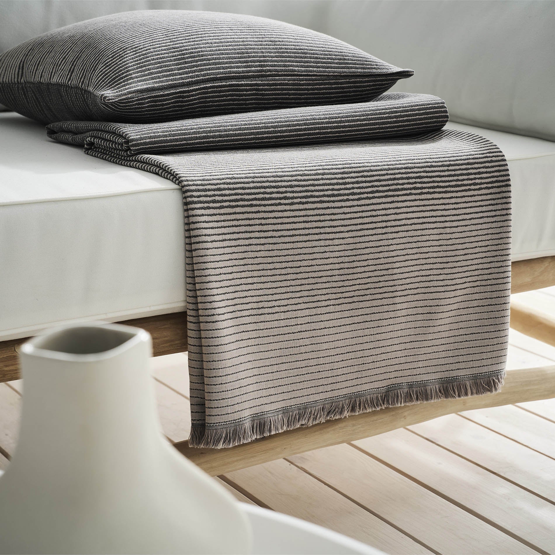 Throw Zebra Rock Grey 302