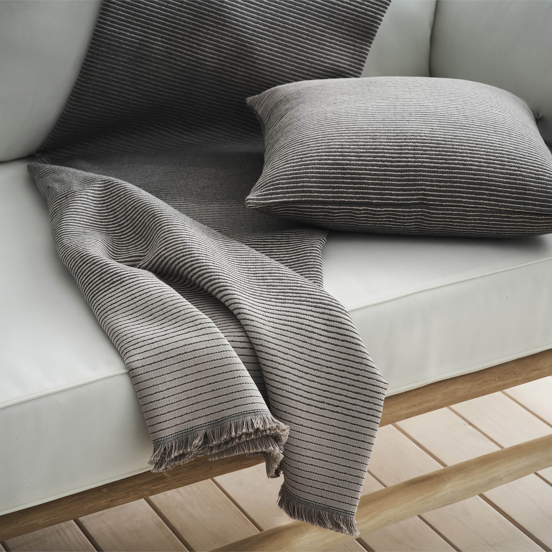 Throw Zebra Rock Grey 302