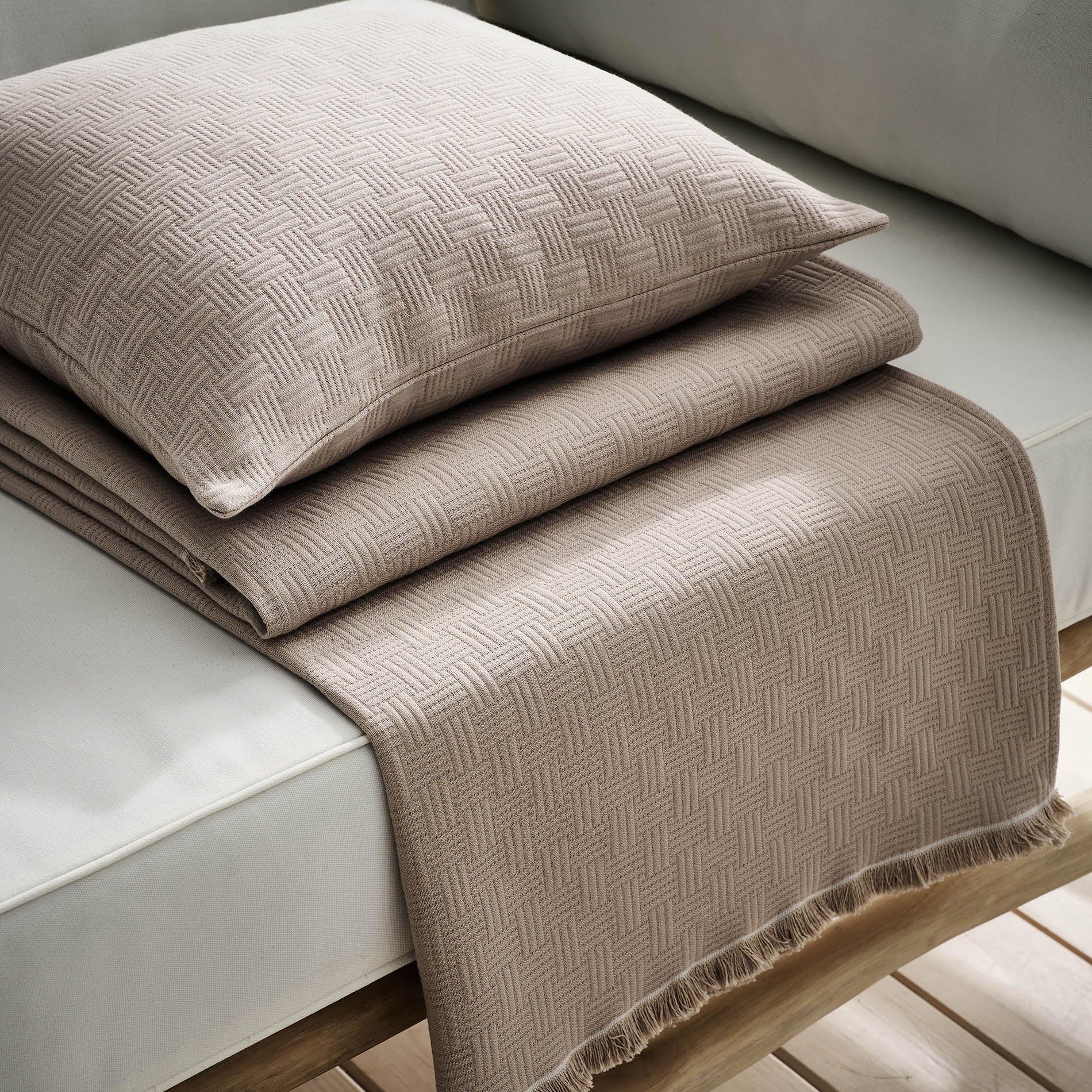 Throw Ilania Sand Beige 318