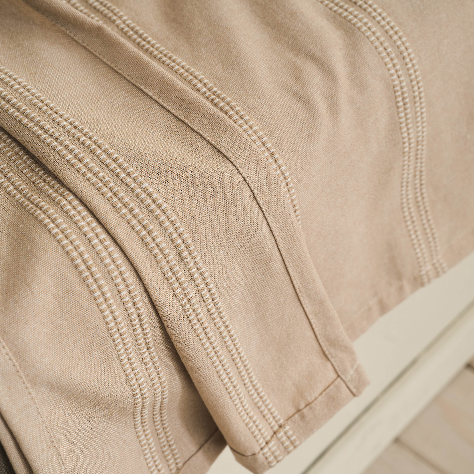 Throw Rathma Wet Sand Beige 375