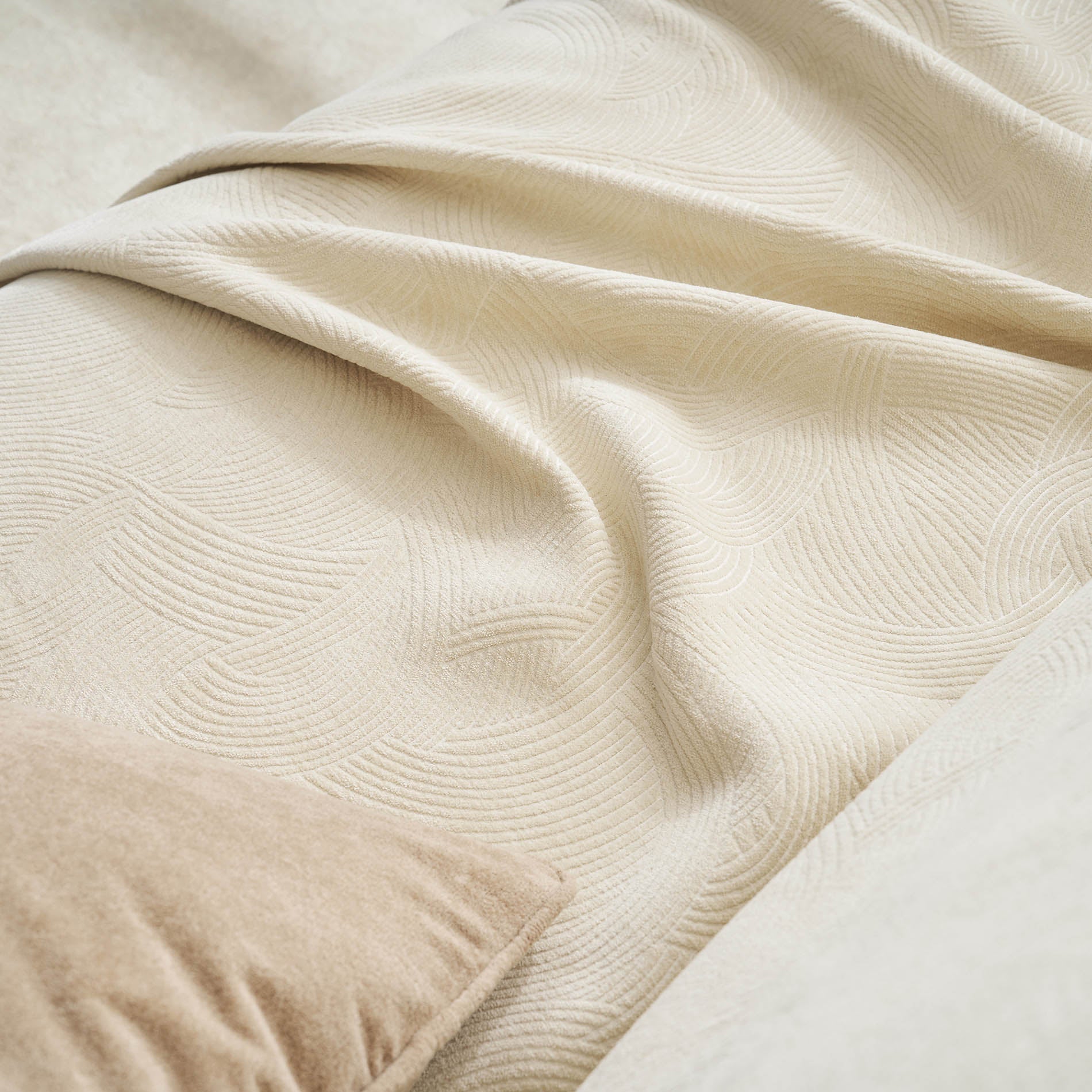 Nimbus Ecru Throw 447/25