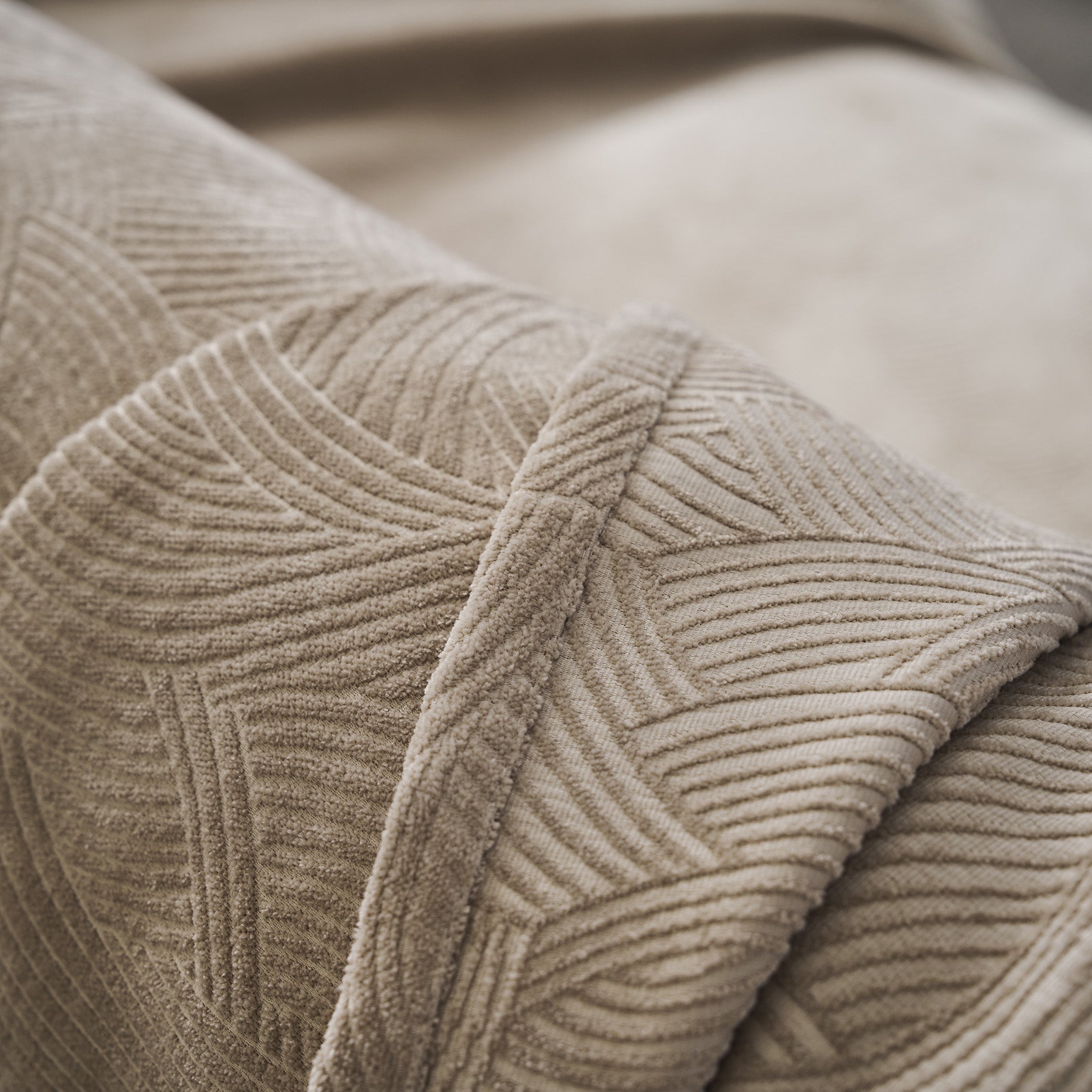 Throw Nimbus Warm Beige 447/39