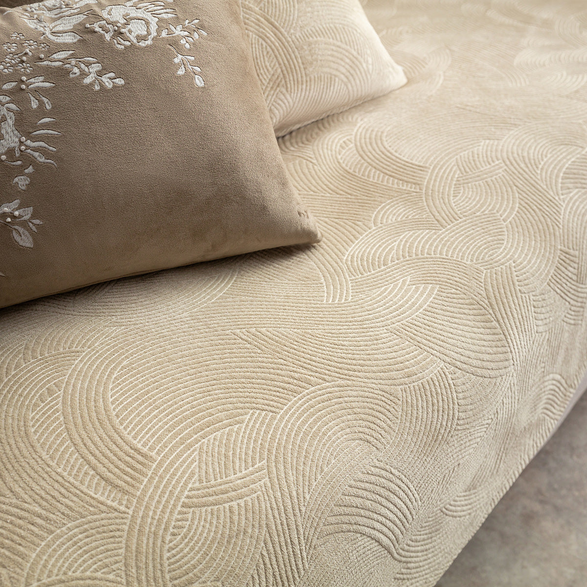 Willow Beige Throw 447/52
