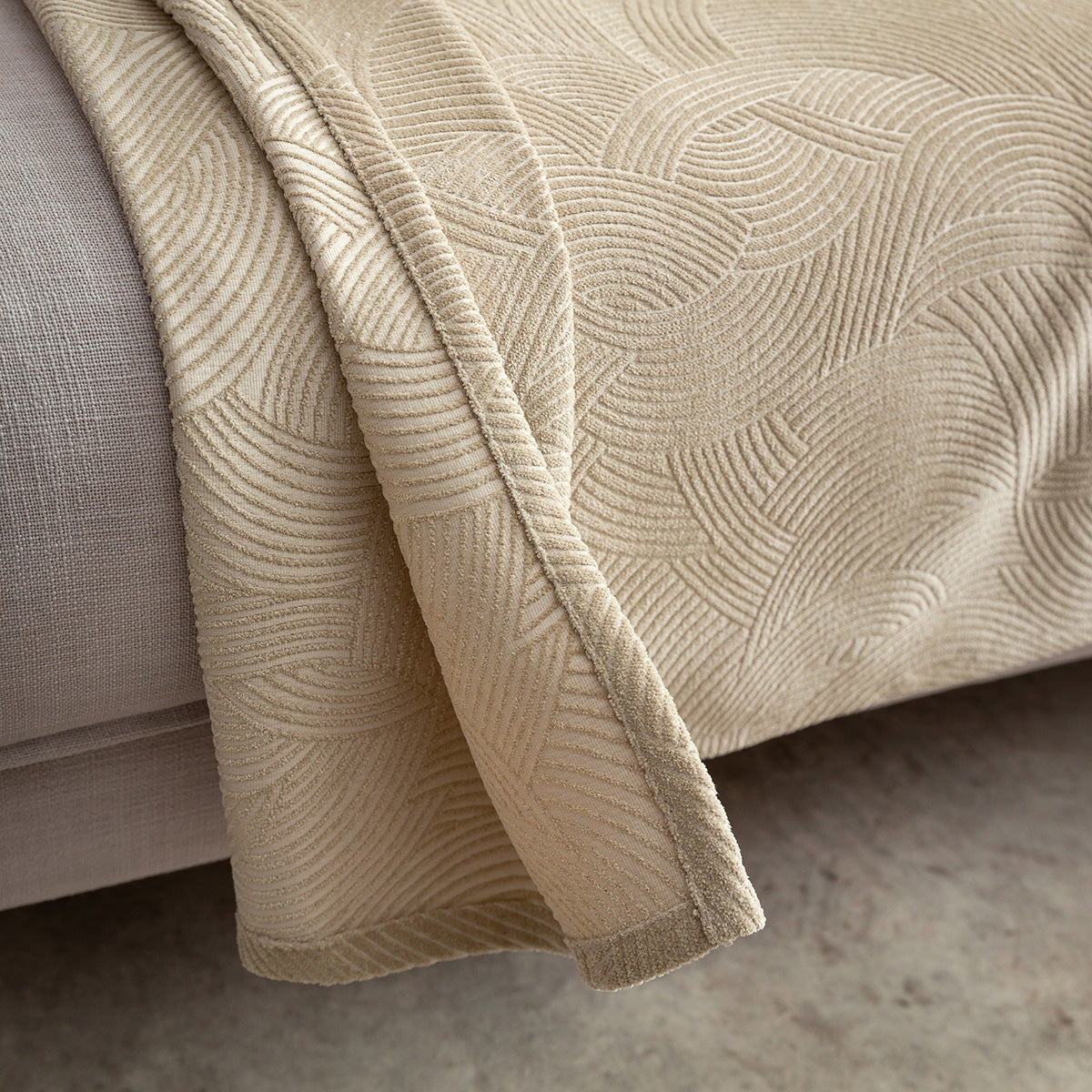 Willow Beige Throw 447/52