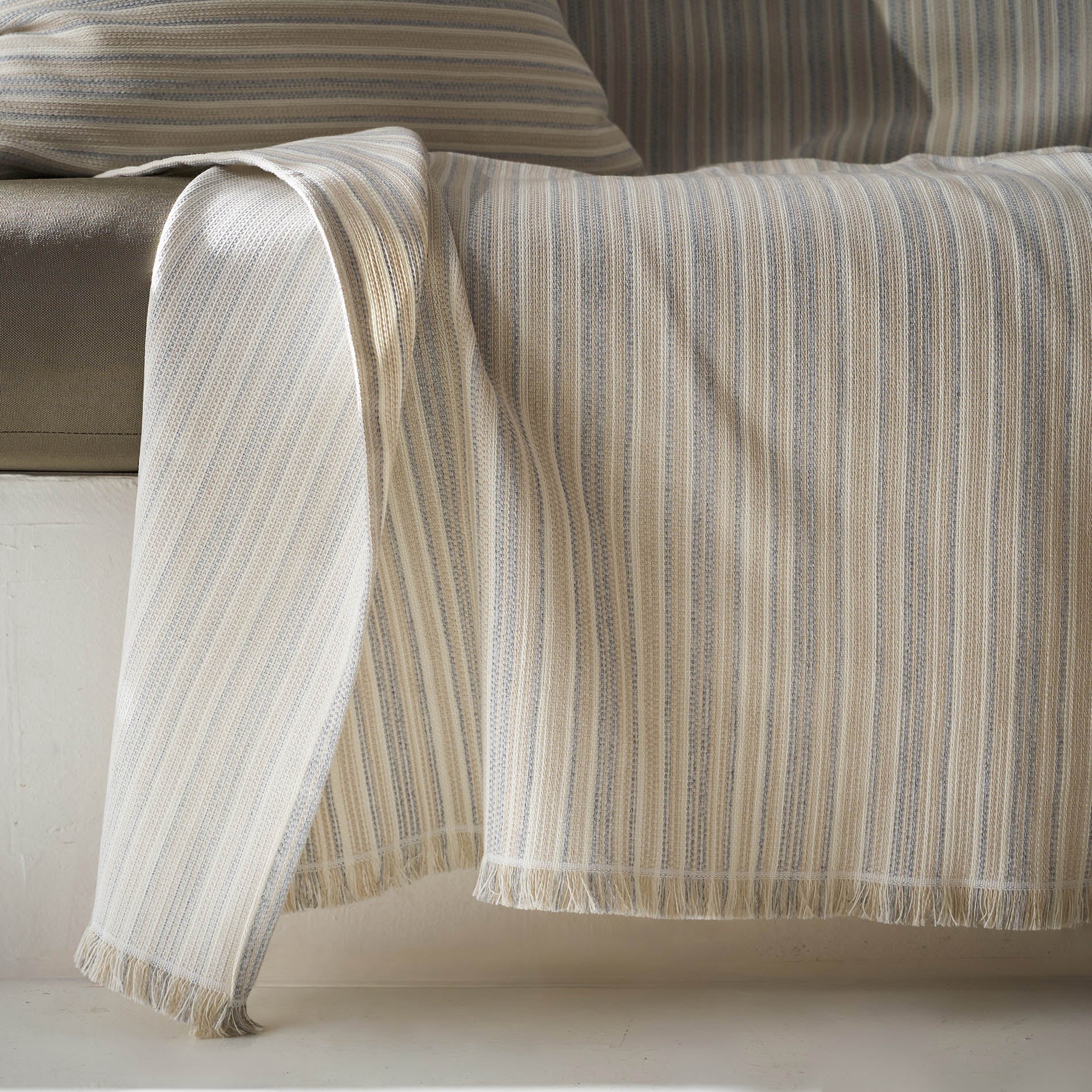 sofa throw Nymeria Light Grey 574/15