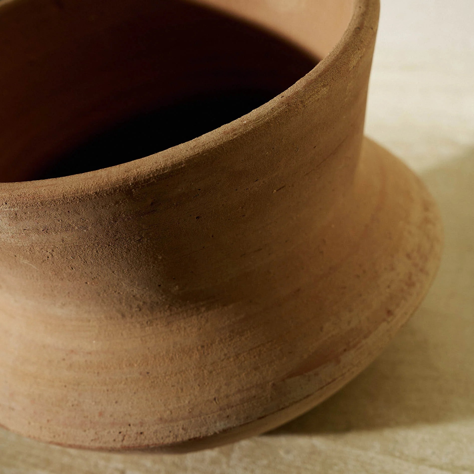 Valyra 180 clay vase