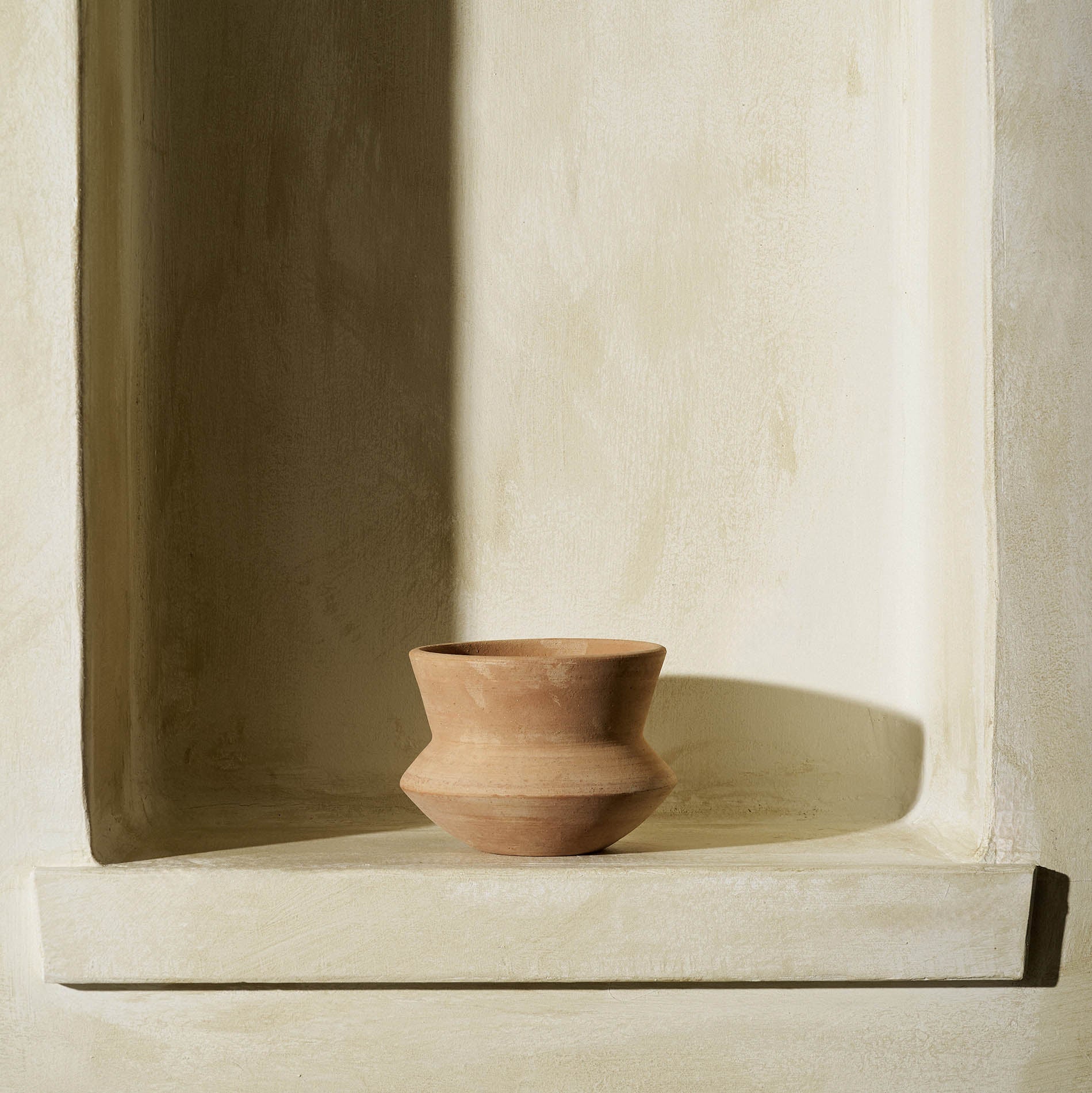 Valyra 180 clay vase