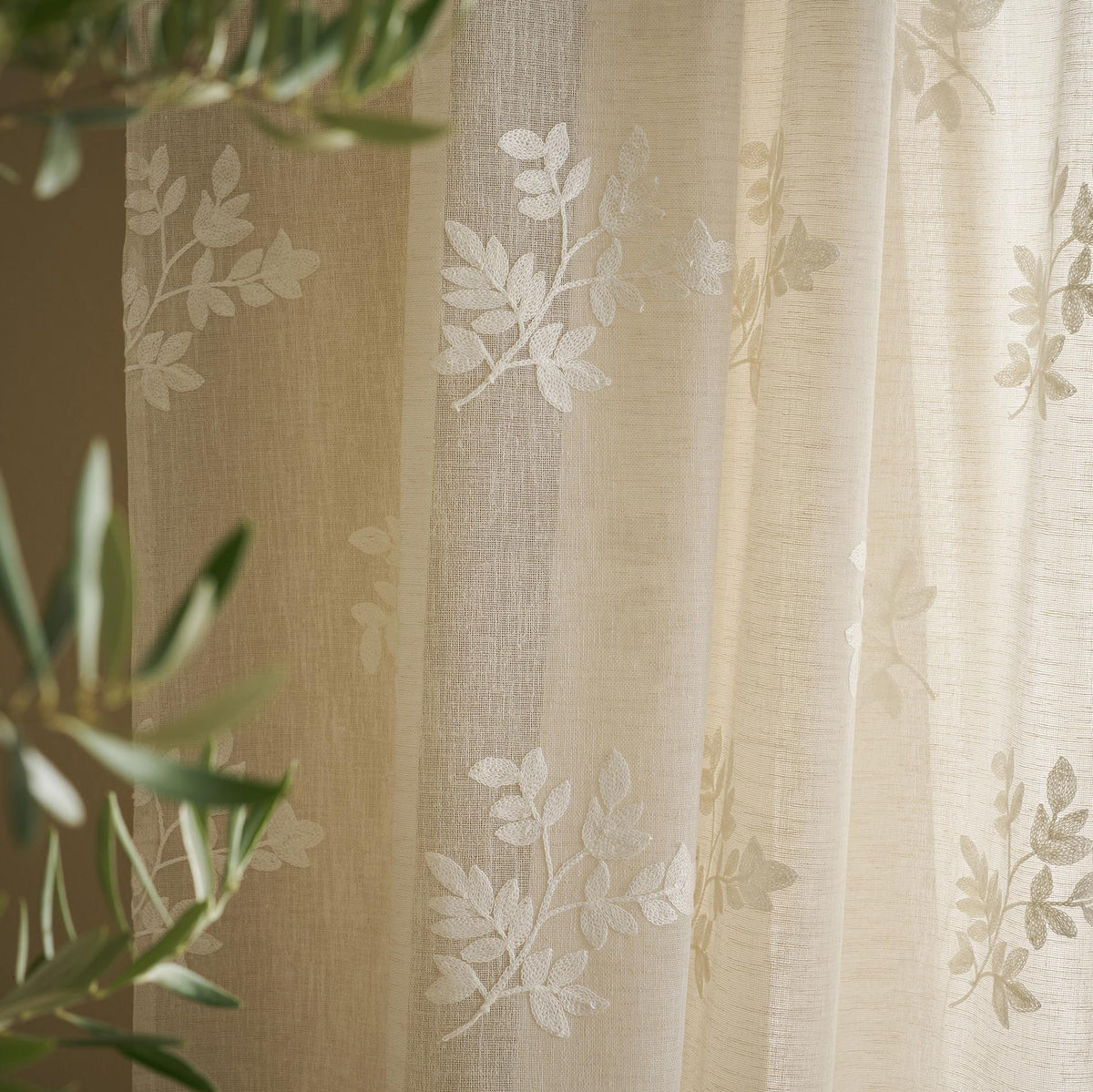 Κουρτίνα με τρουκς Leaf Beige 532/06