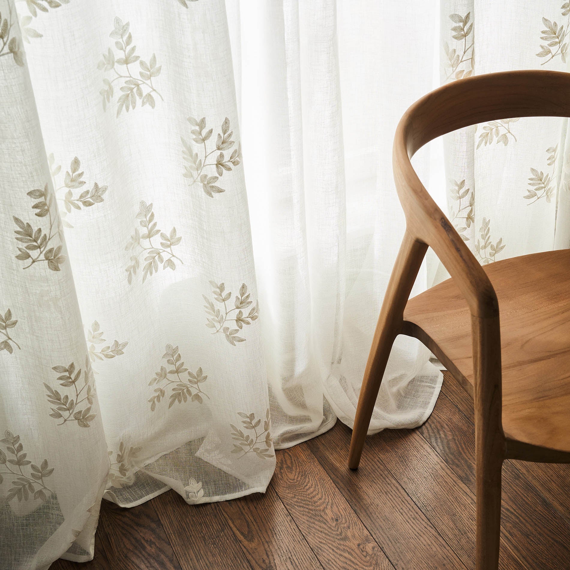 Curtain with studs 140x280cm Leaf Offwhite AW24 532/05