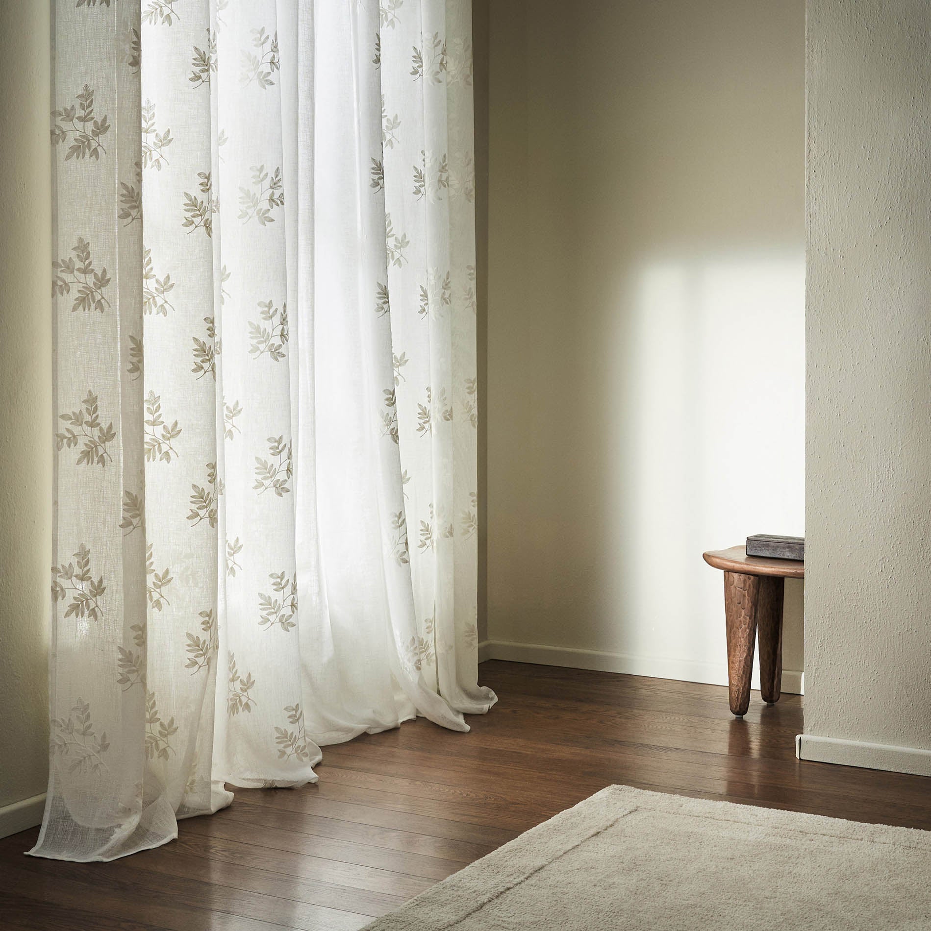 Curtain with studs 140x280cm Leaf Offwhite AW24 532/05