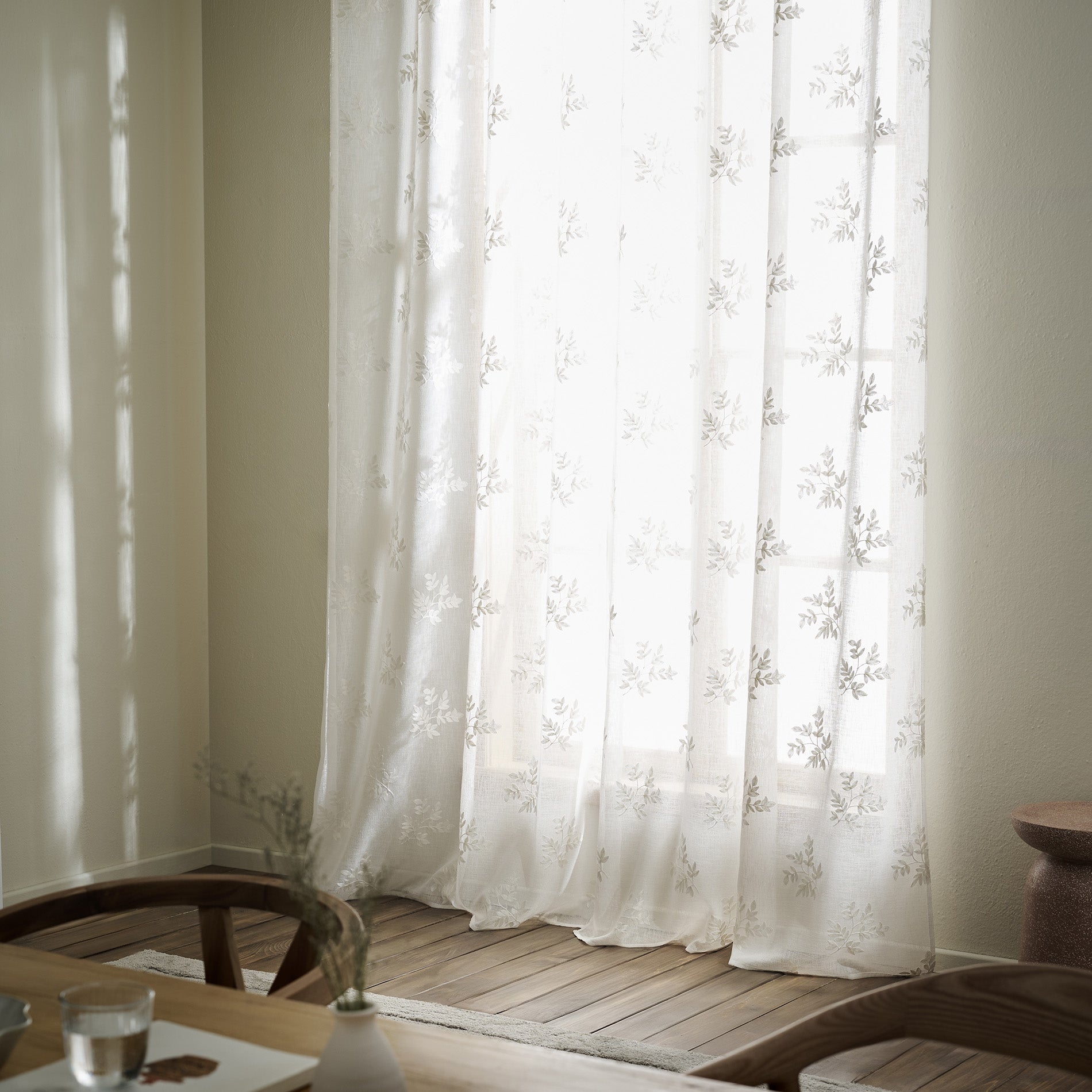 Curtain with rings 140x280cm Leaf Offwhite SS24 532/05