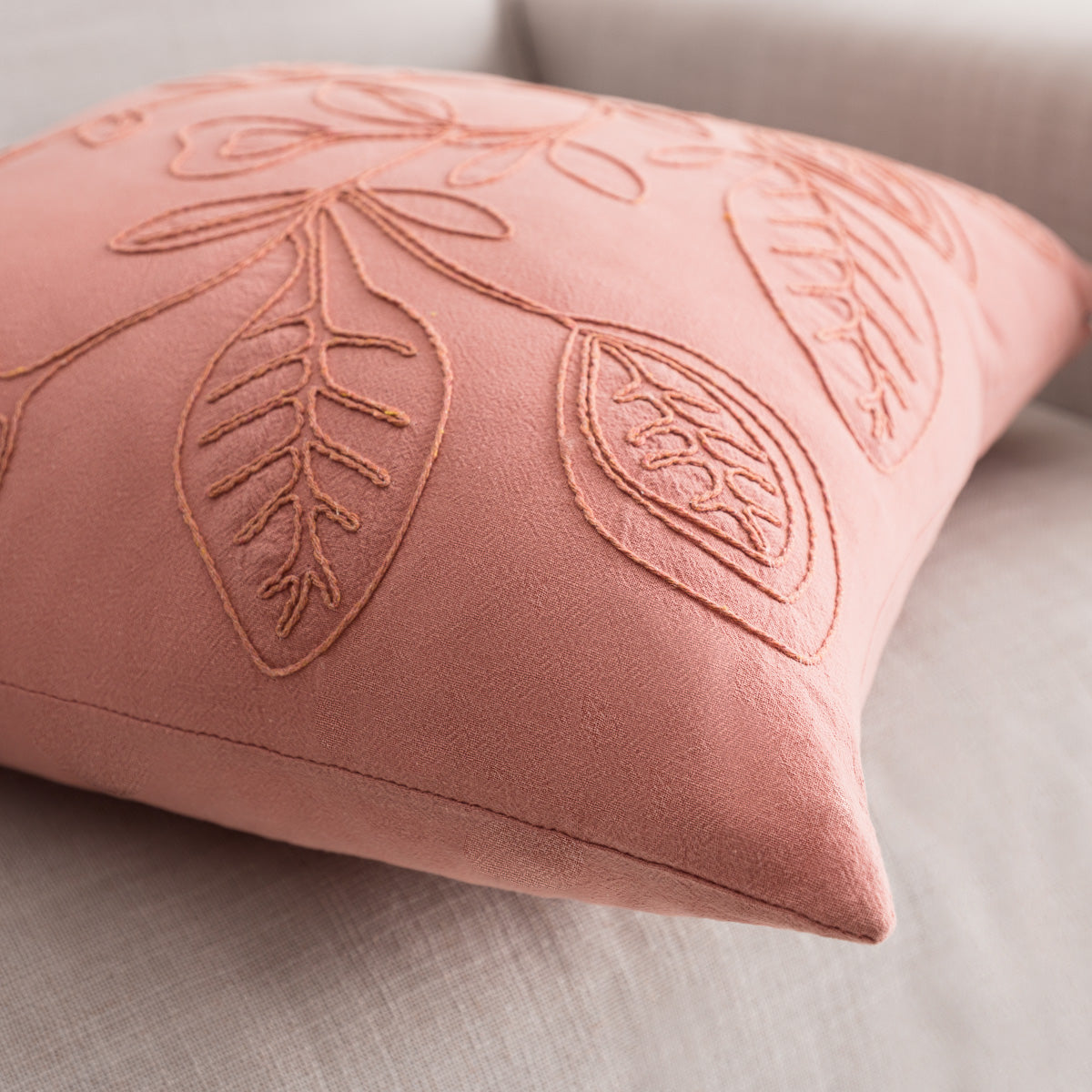 Cushion 43x43cm Pale Apple pink 381/ 17