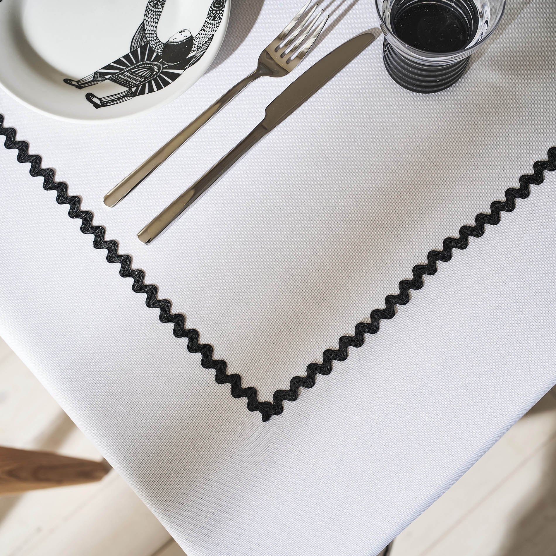 Tablecloth Cruella Black&White 582