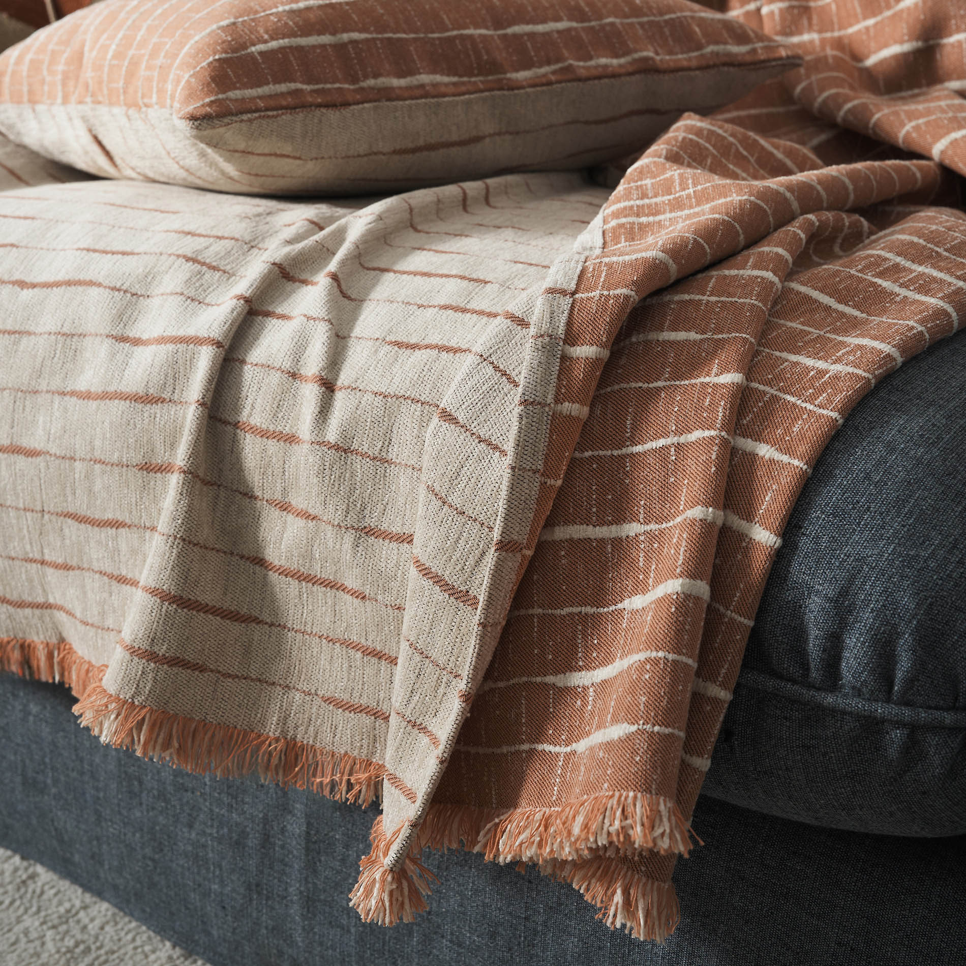 Vespera Brick Throw 148/03