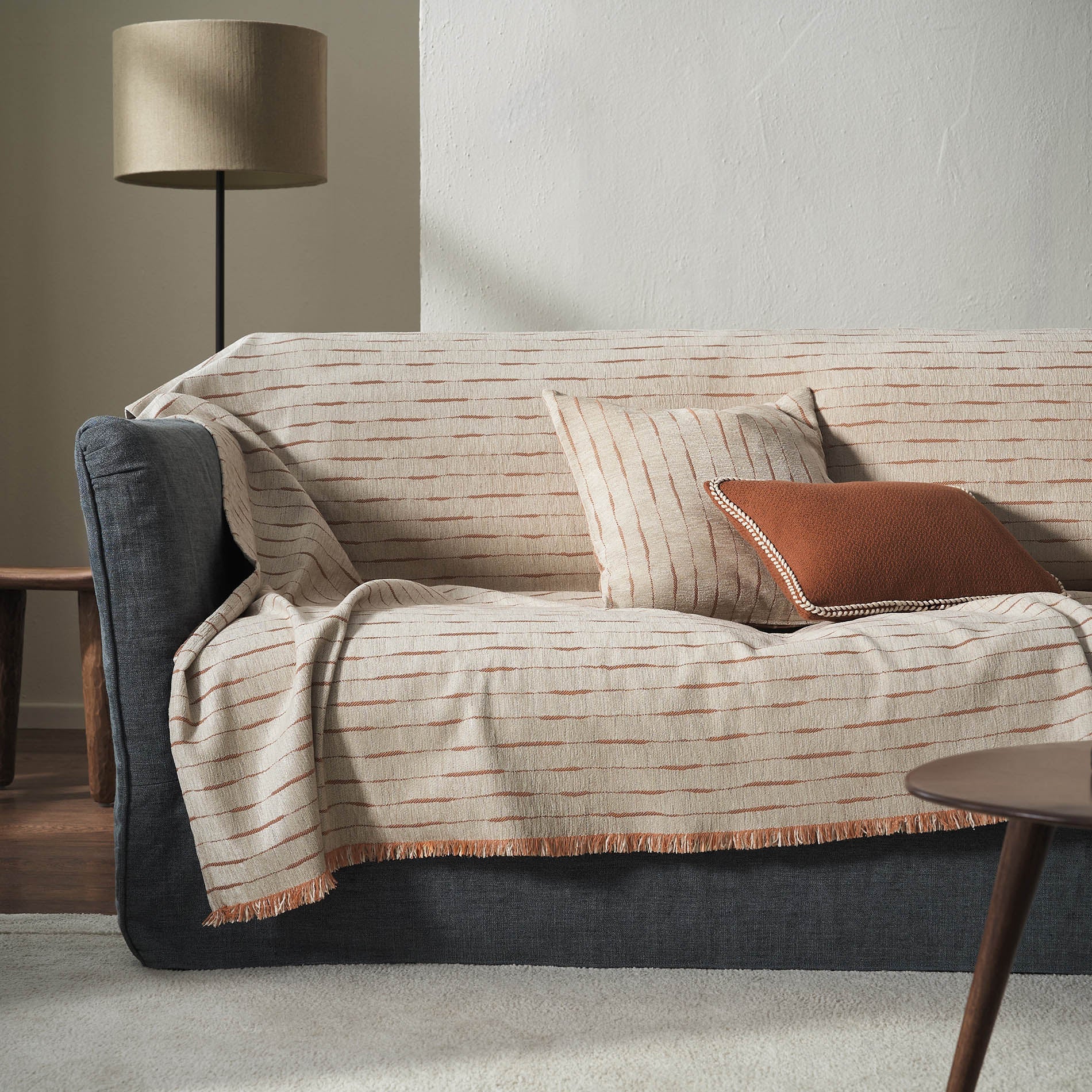 Vespera Brick Throw 148/03