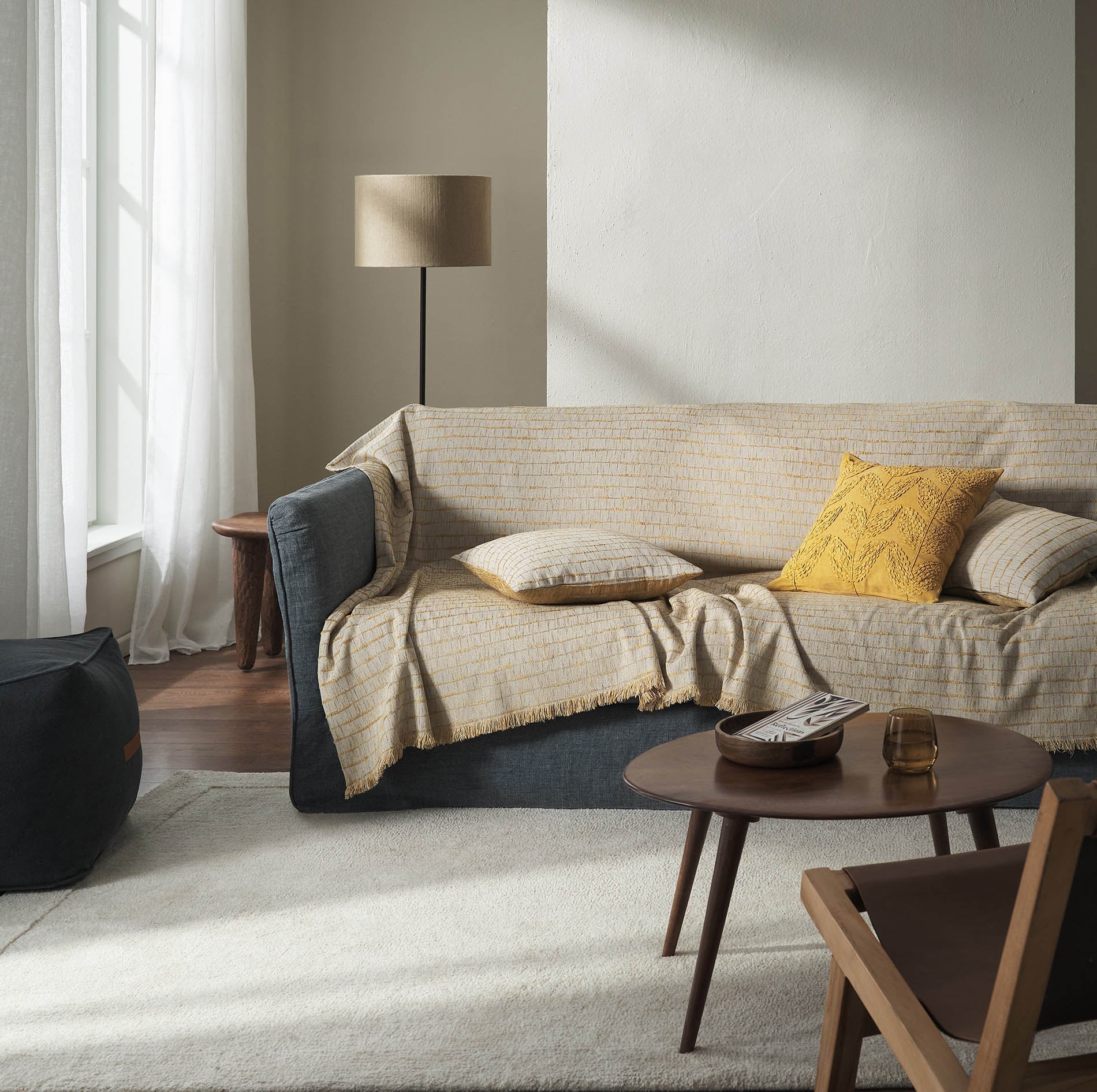 Vespera Leaf Gold Throw 148/04