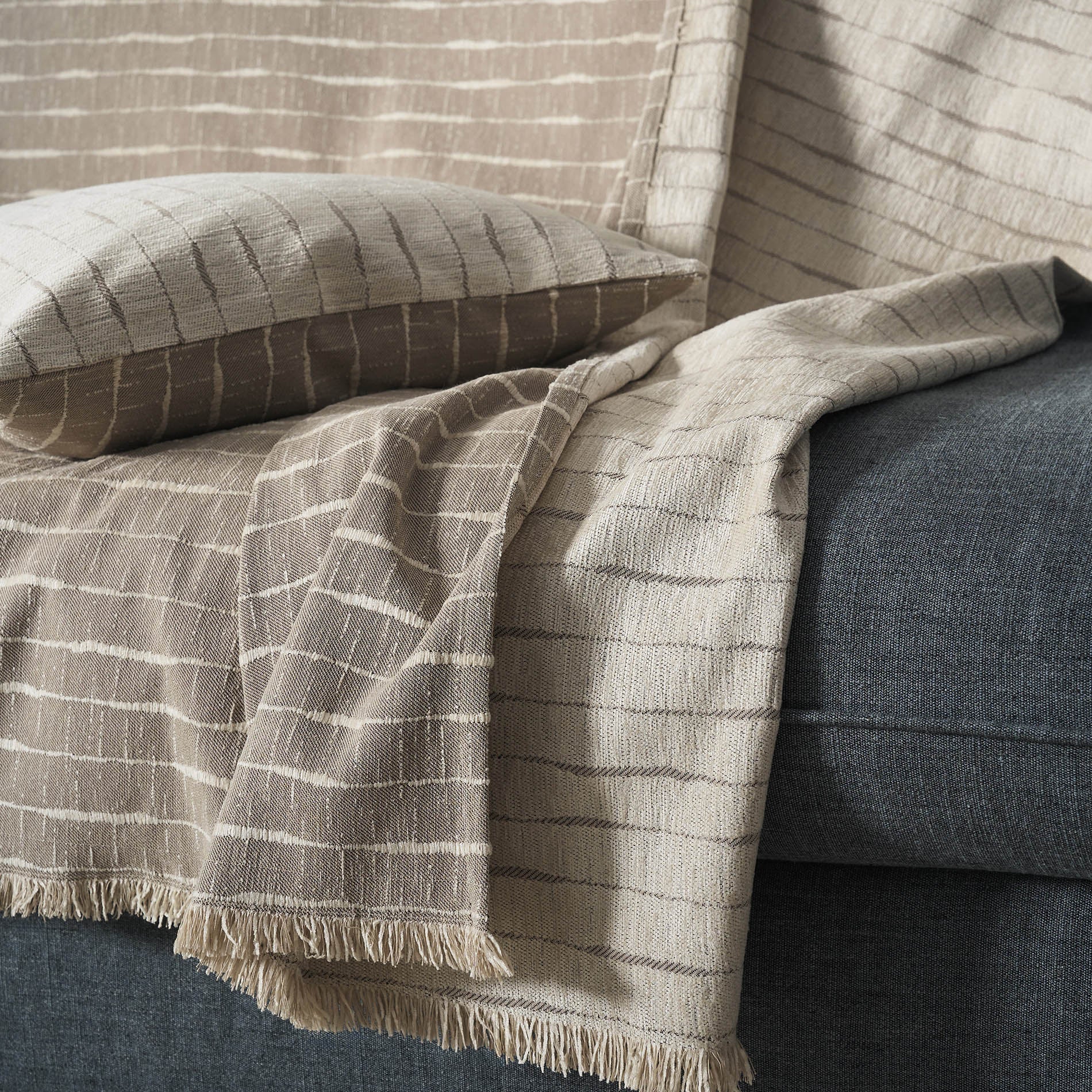 Vespera Throw Opal Grey 148/15