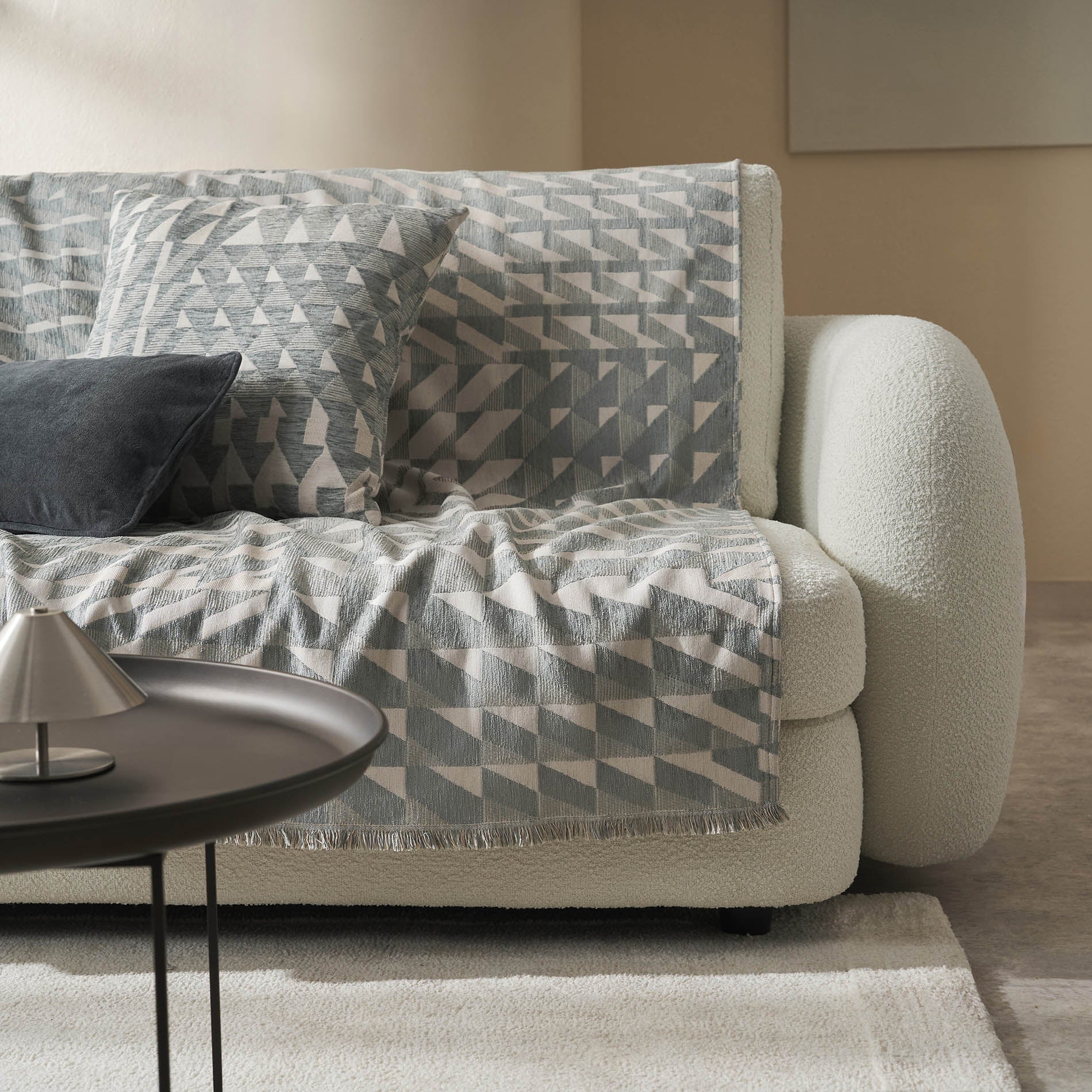 Caspian Weed Grey Throw 156/07