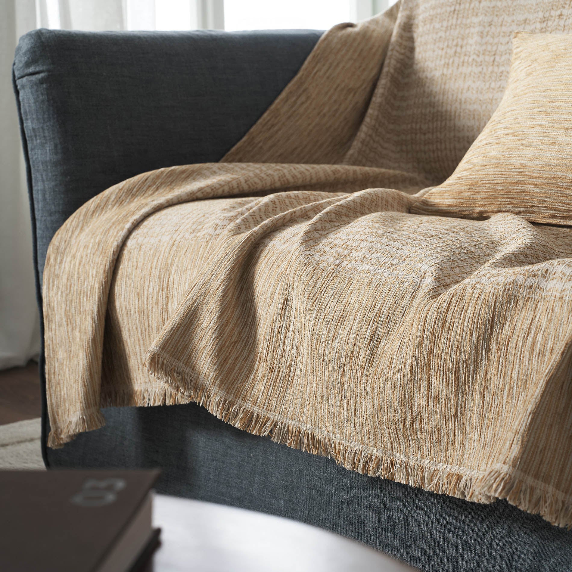 Meadow Leaf Gold Throw 160/04