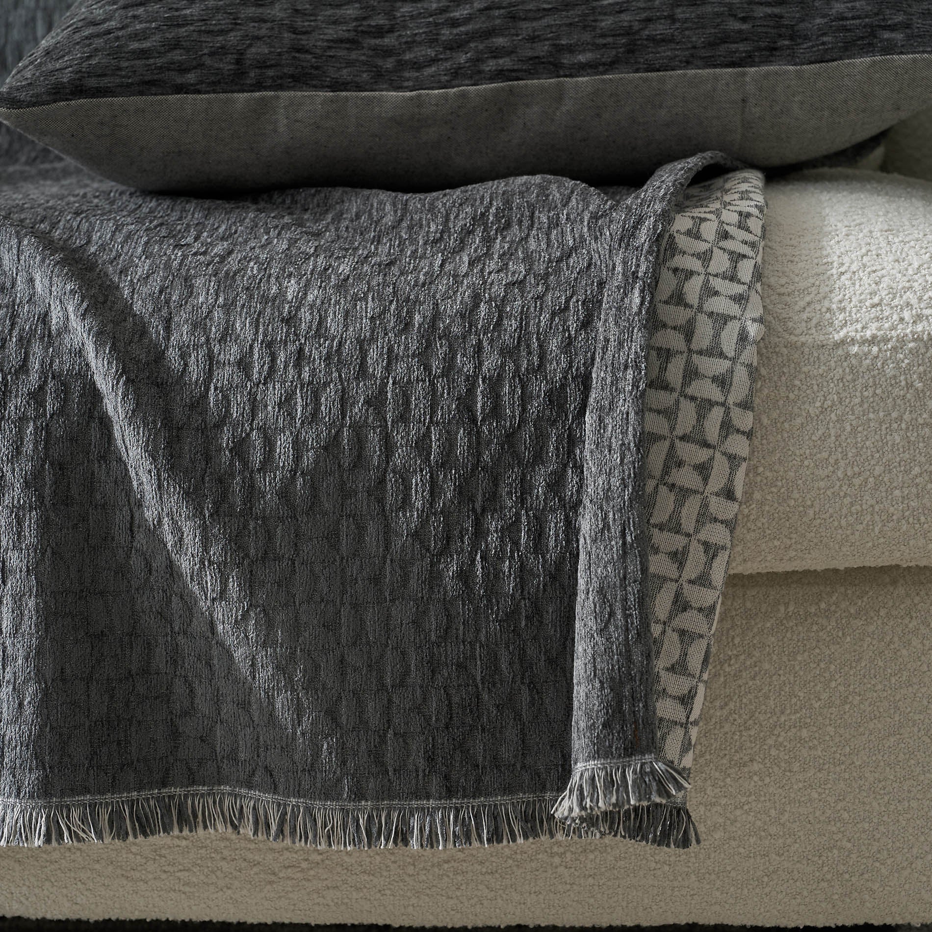 Ondine Throw Pearl Grey 184/14