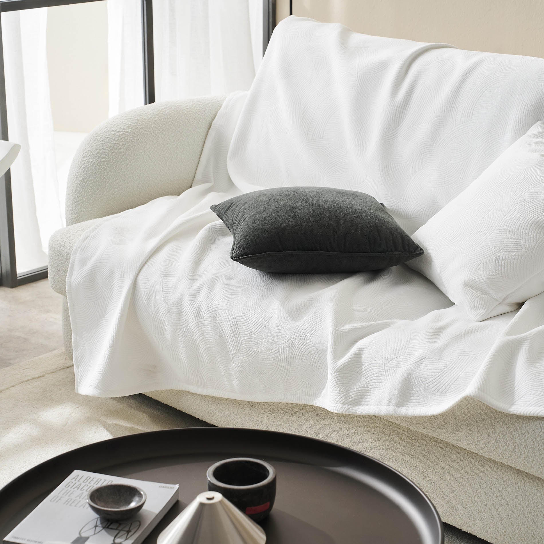 Throw Nimbus Polar White 447/26