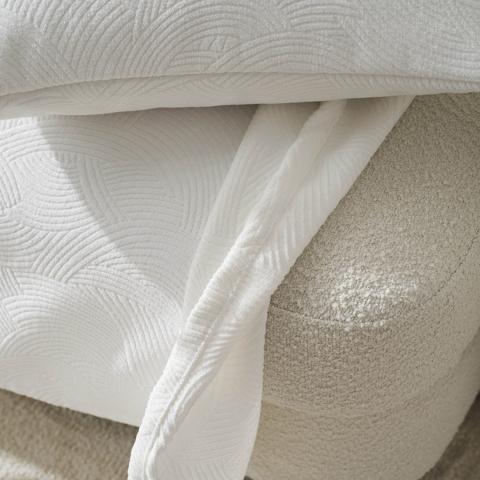 Throw Nimbus Polar White 447/26