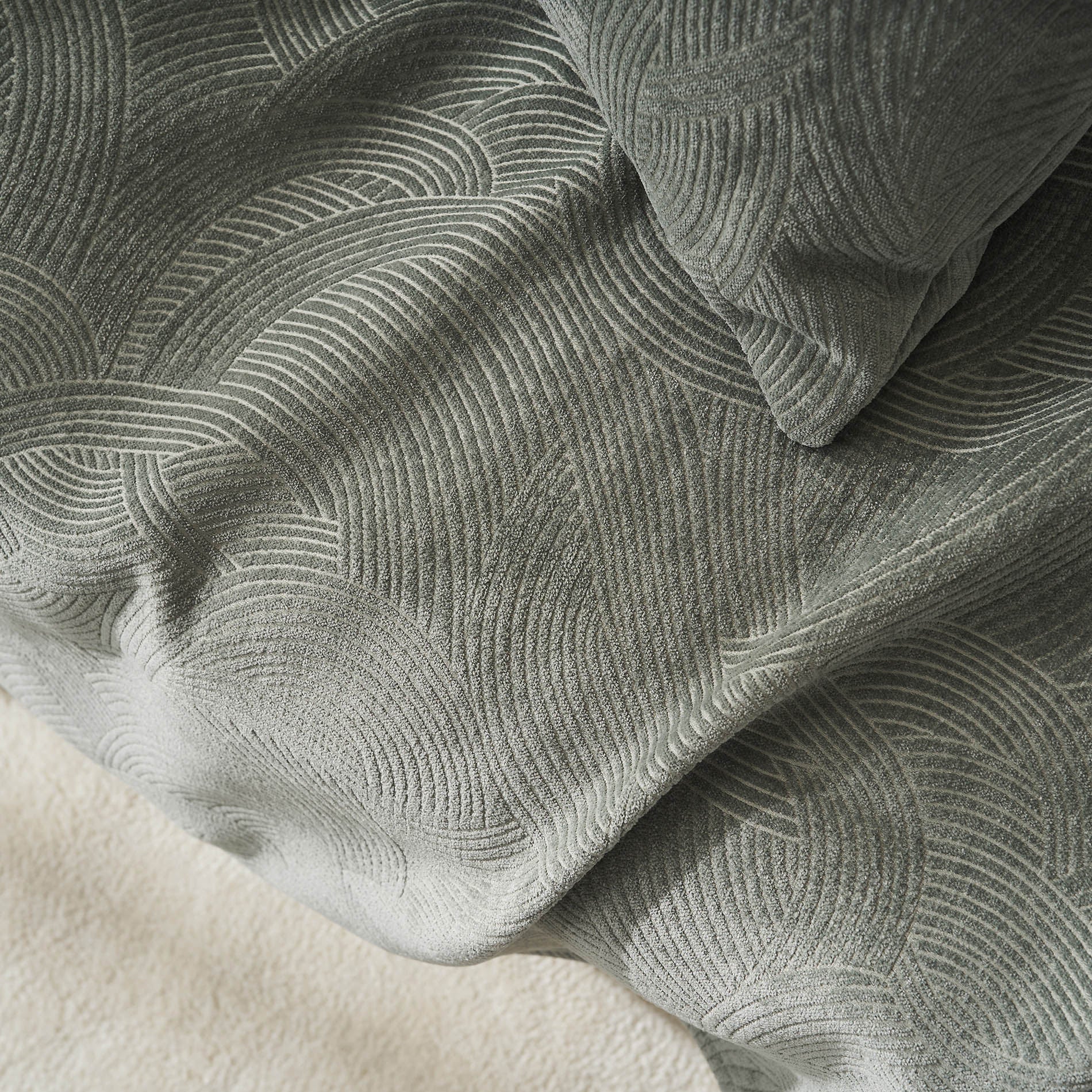 Nimbus Shadow Green Throw 447/44