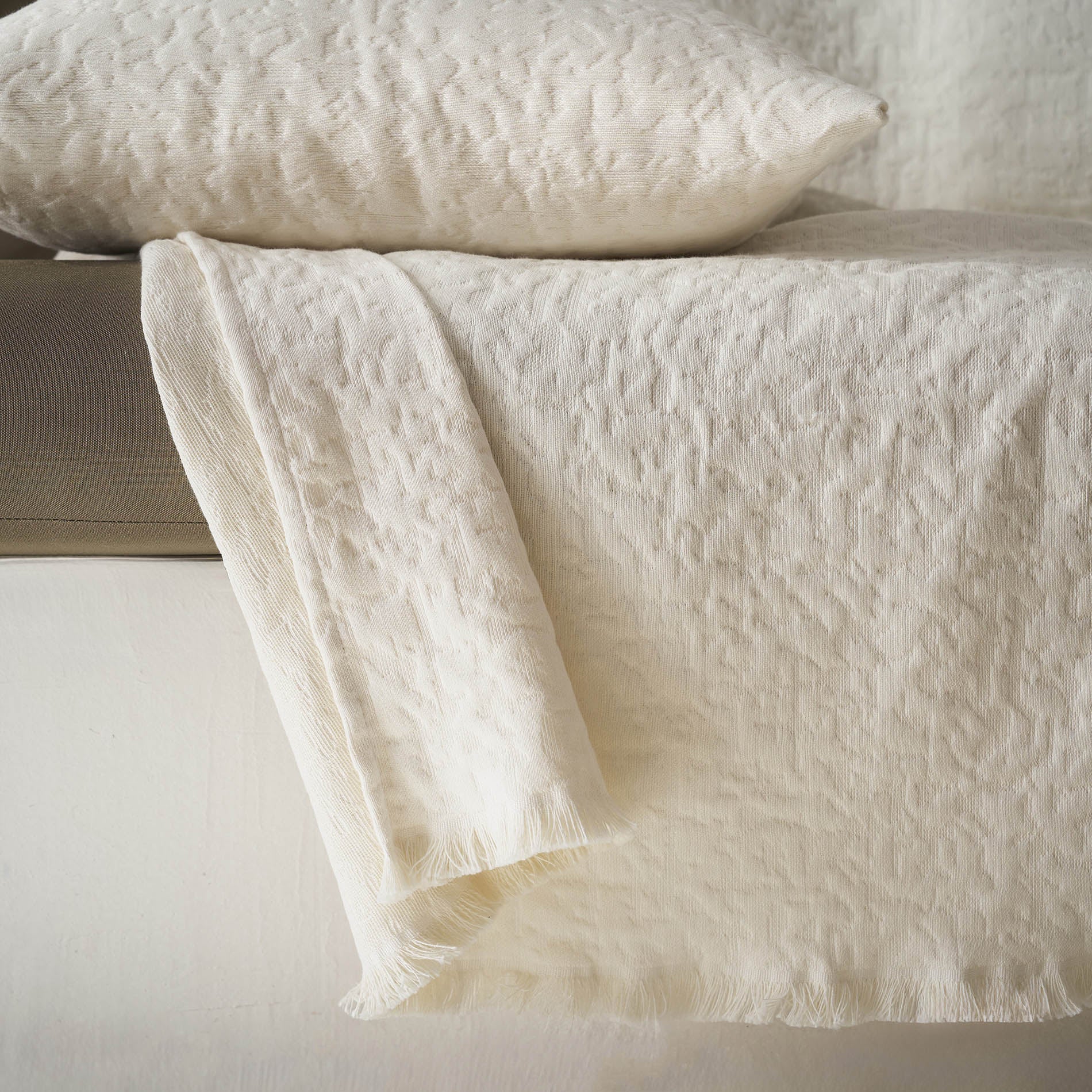 sofa throw Francis Moon Ecru 729/05