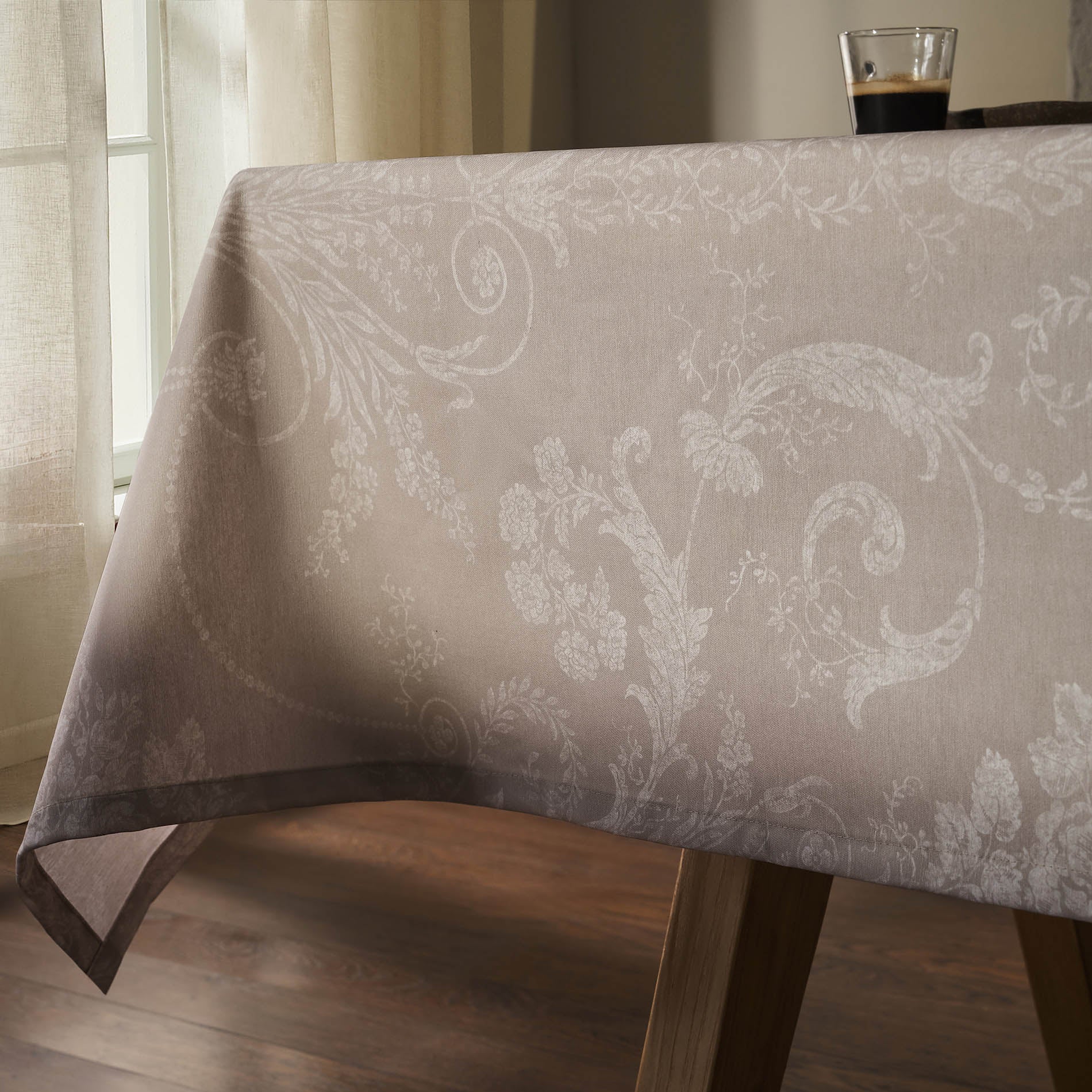 Whitney Tablecloth 531
